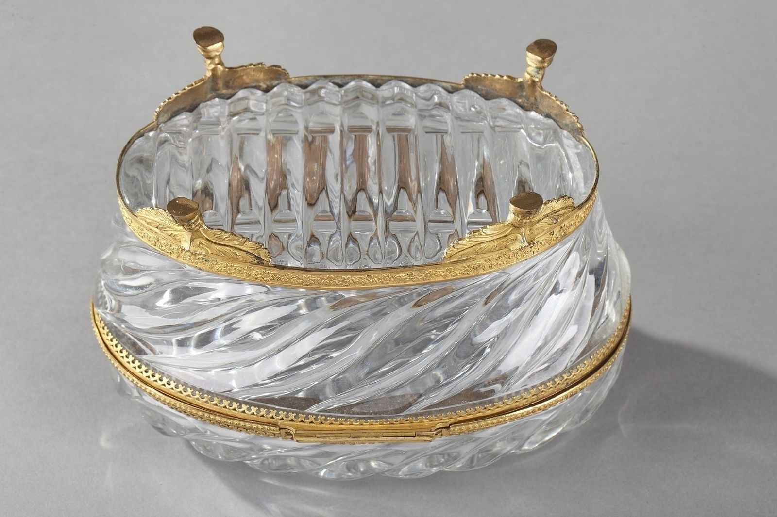 2233.0 Coffret à bijoux d'époque Charles X en cristal taillé et ormolu photo