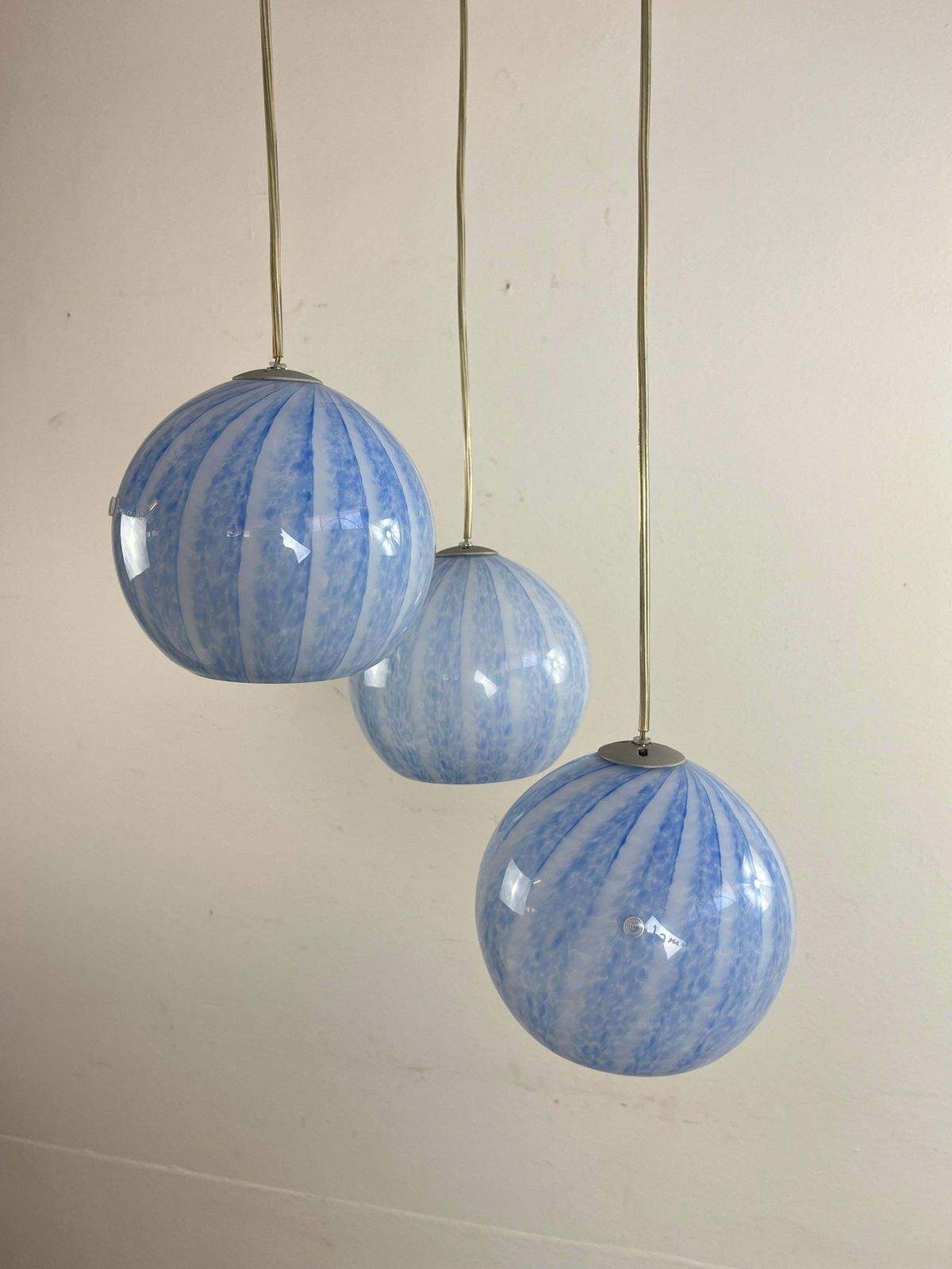 photo furniture "La Murrina" Three Sphere Chandelier In Murano Glass Italian Design 1990s