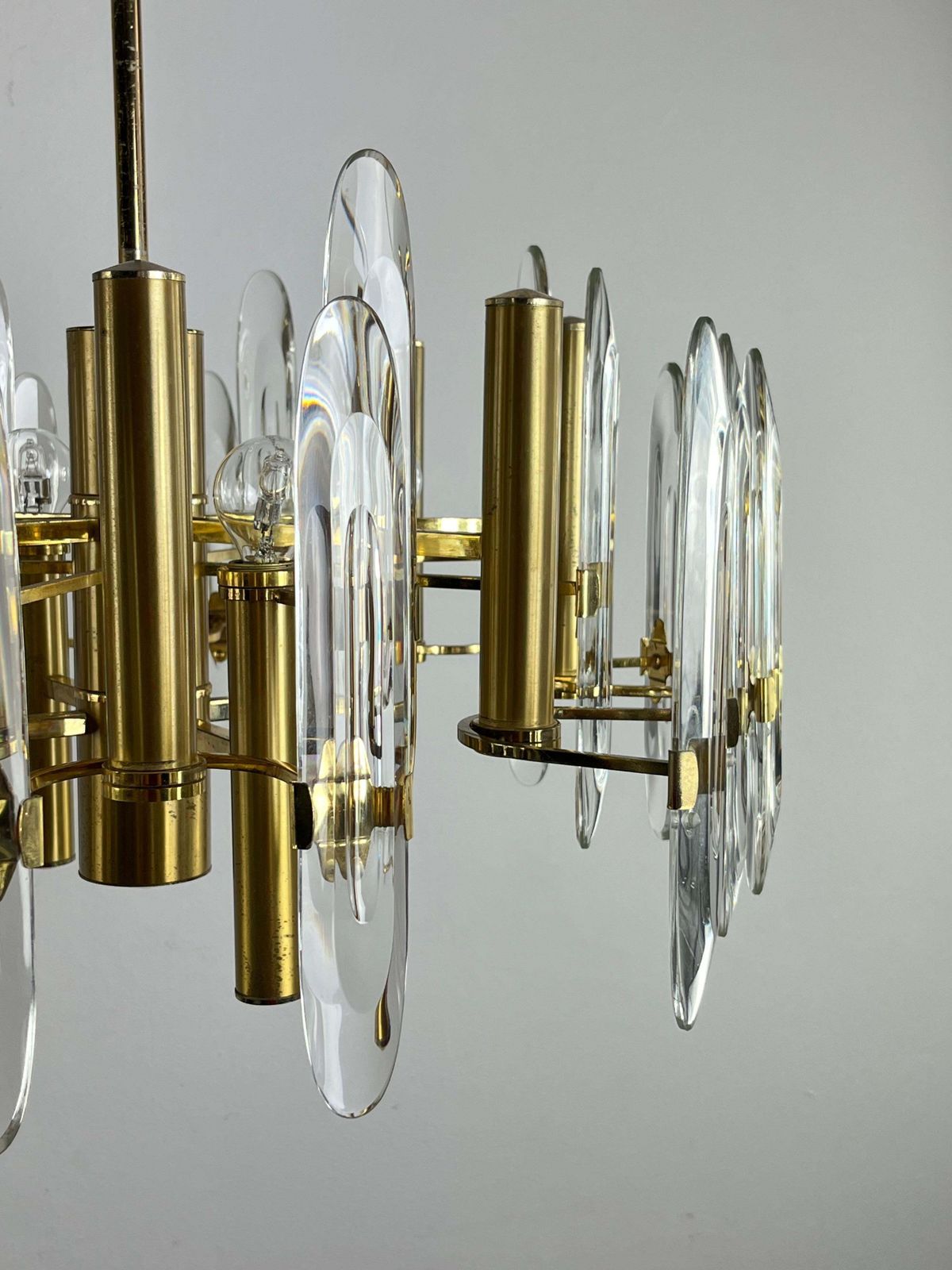 Italian Mid Century Sciolari 12 Light Brass And Crystal Chandelier photo for sale