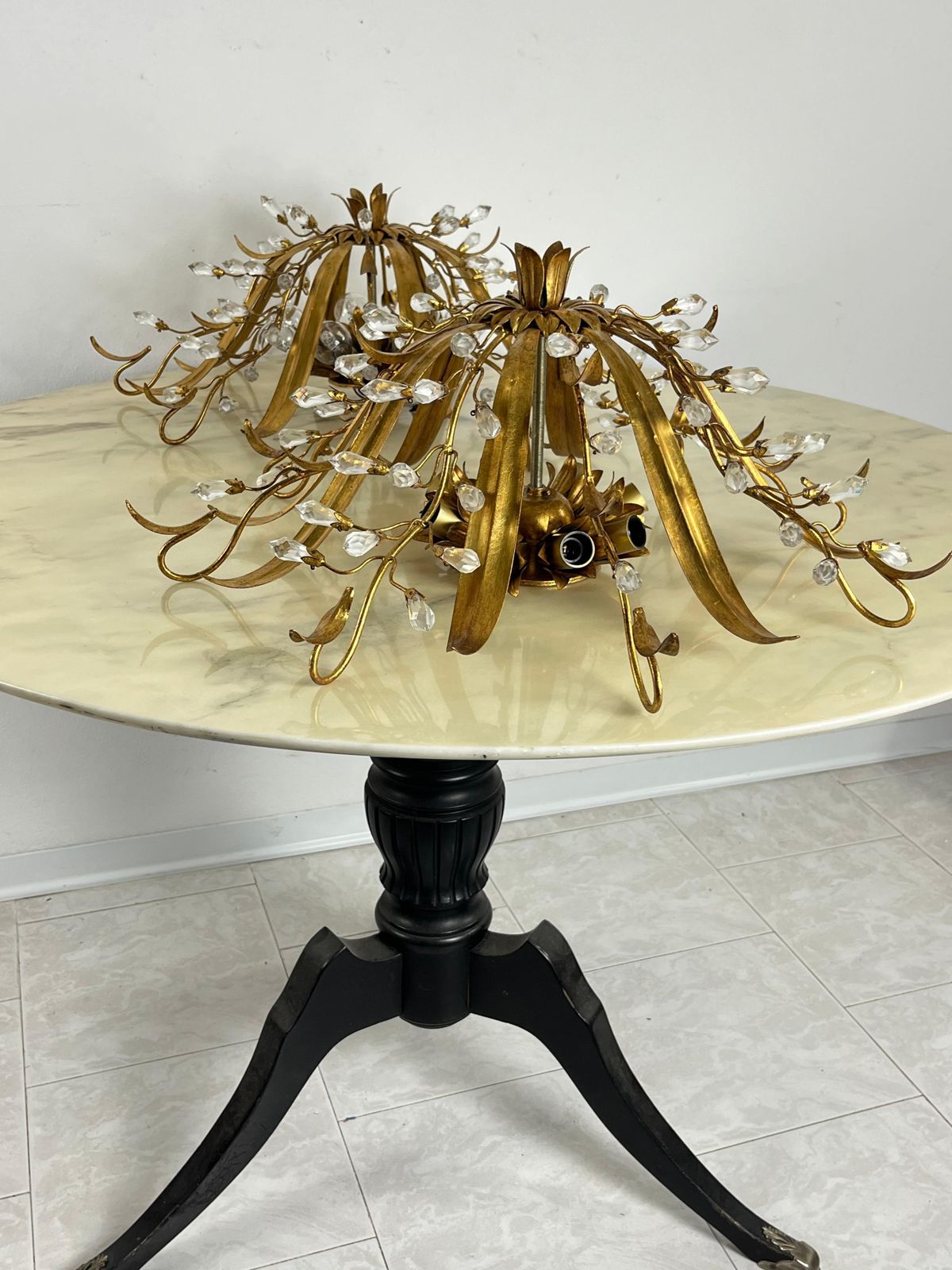 photo vintage Set Of 2 Large 8 Light Mid Century Maison Baguès Crystal And Iron Ceiling Lights