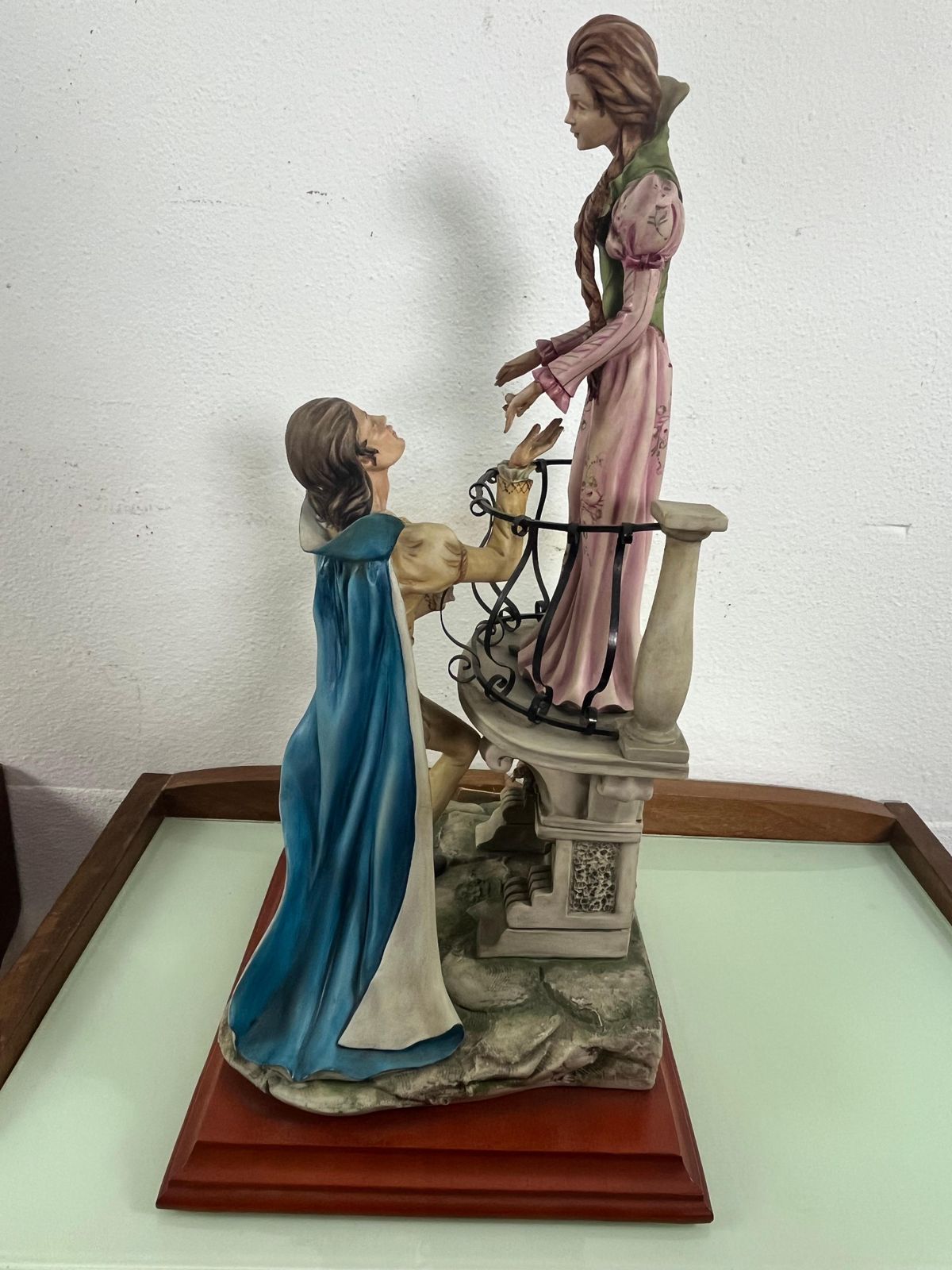 Large Mid Century Capodimonte Porcelain "Romeo And Juliet", 1960s photo Art