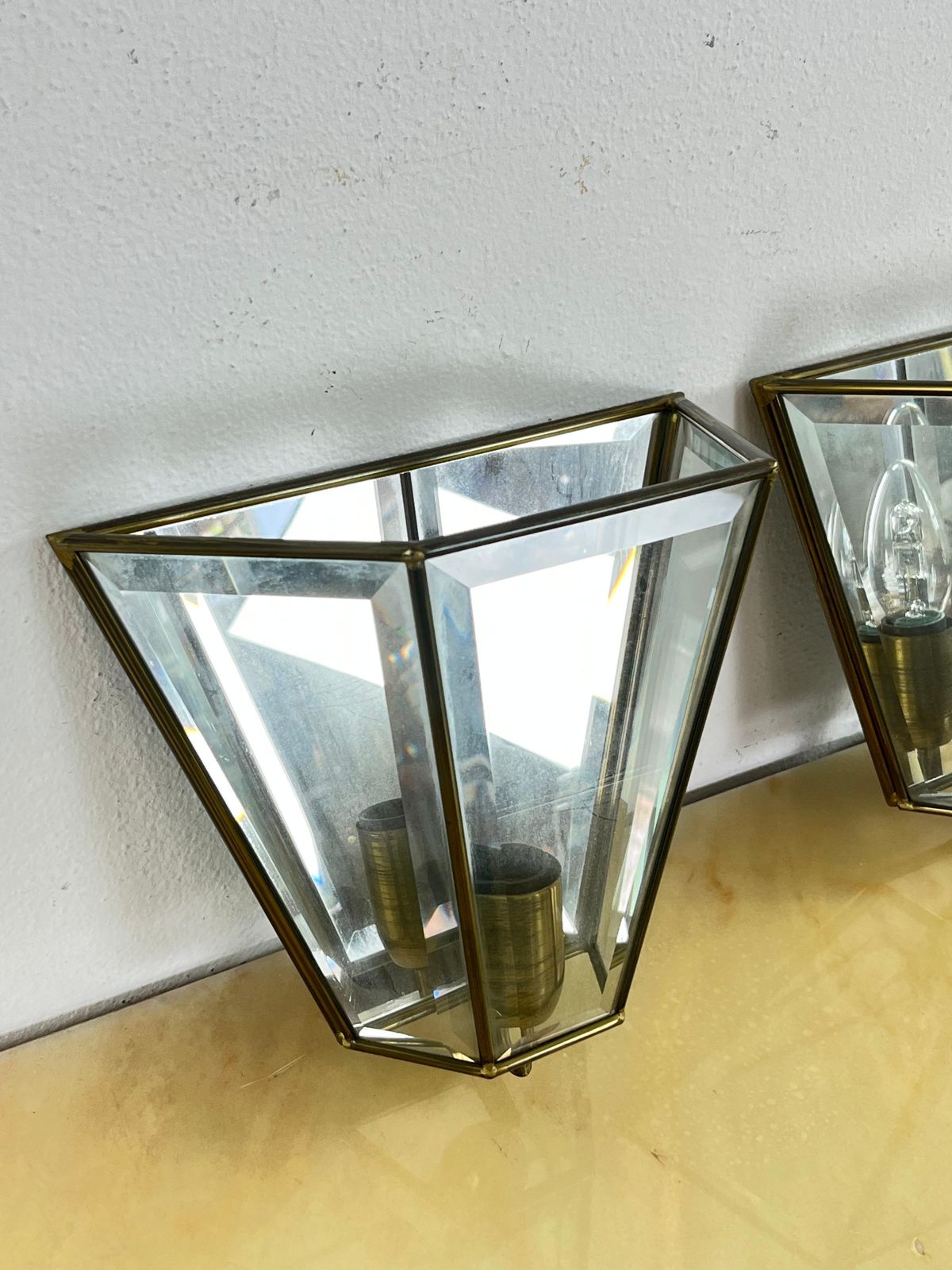 photo vinterior Set Of 2 Mid Century Brass Glass Mirror Wall Lamps, Made In Italy 1950s
