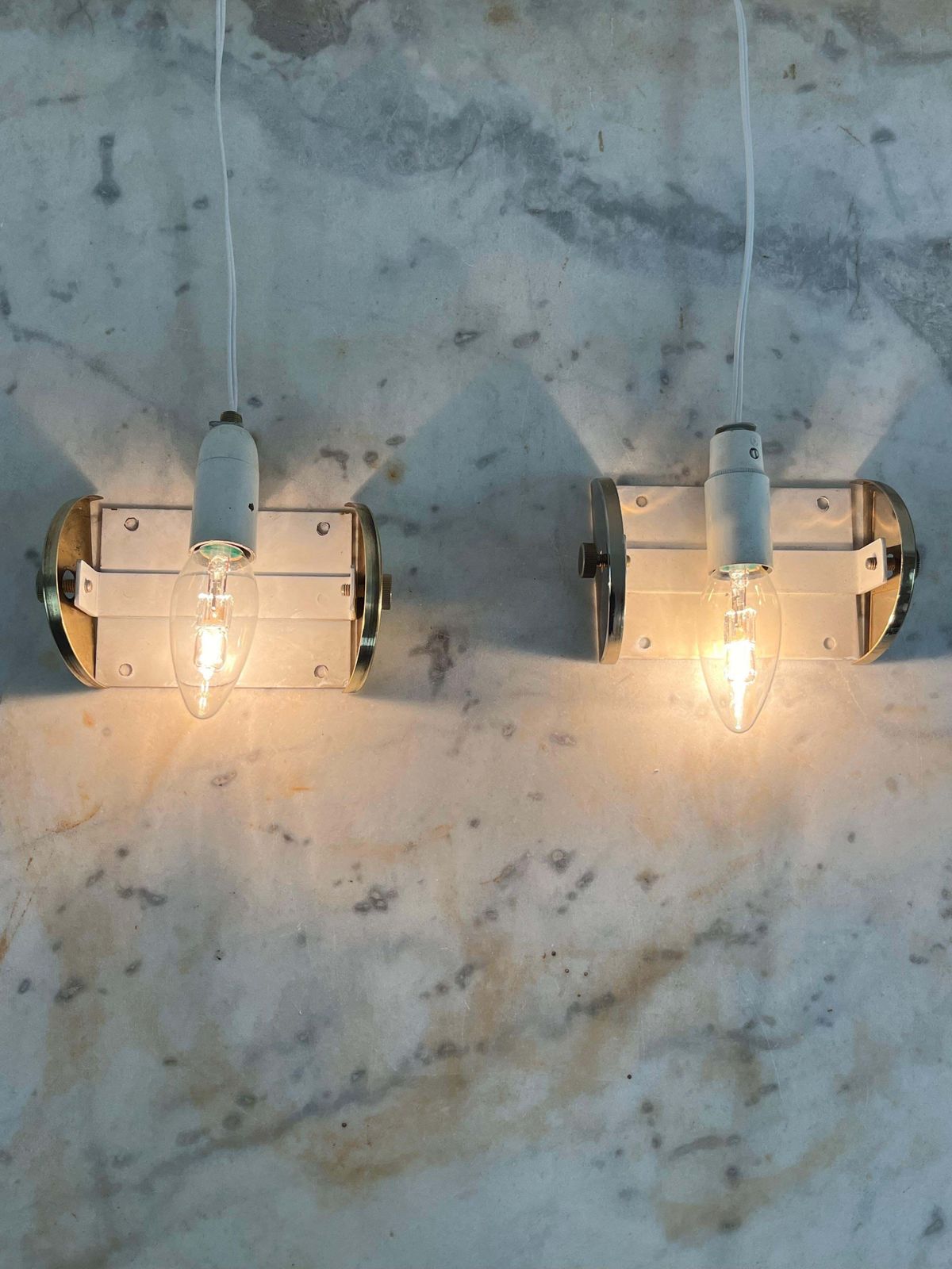 photo vintage Set Of 2 Mid Century Murano Glass And Brass Shell Wall Lamps, Veluce 1960s
