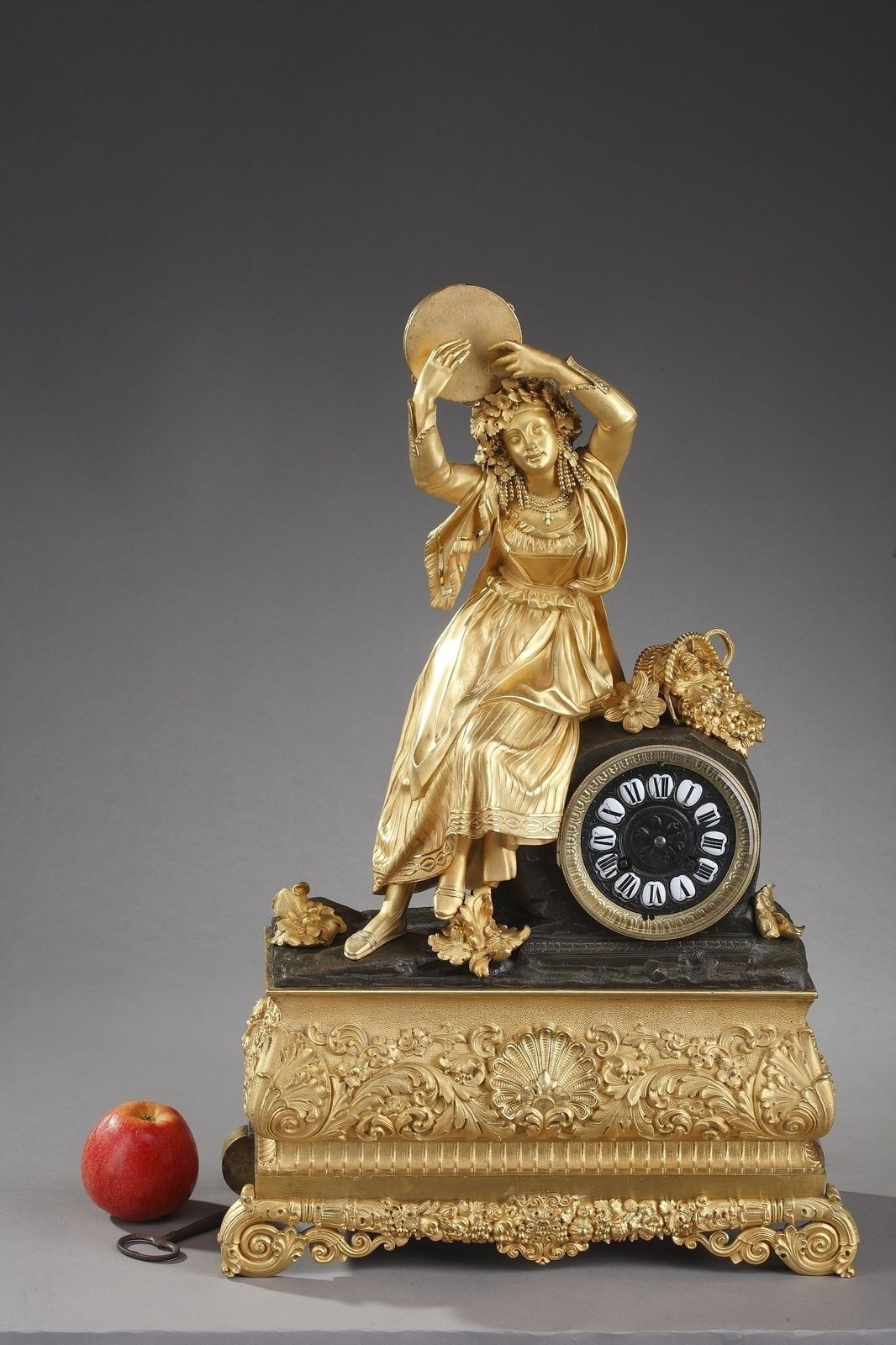 Louis Philippe Ormolu-klok "Esmeralda" of "Danseres met tamboerijn" photo furniture