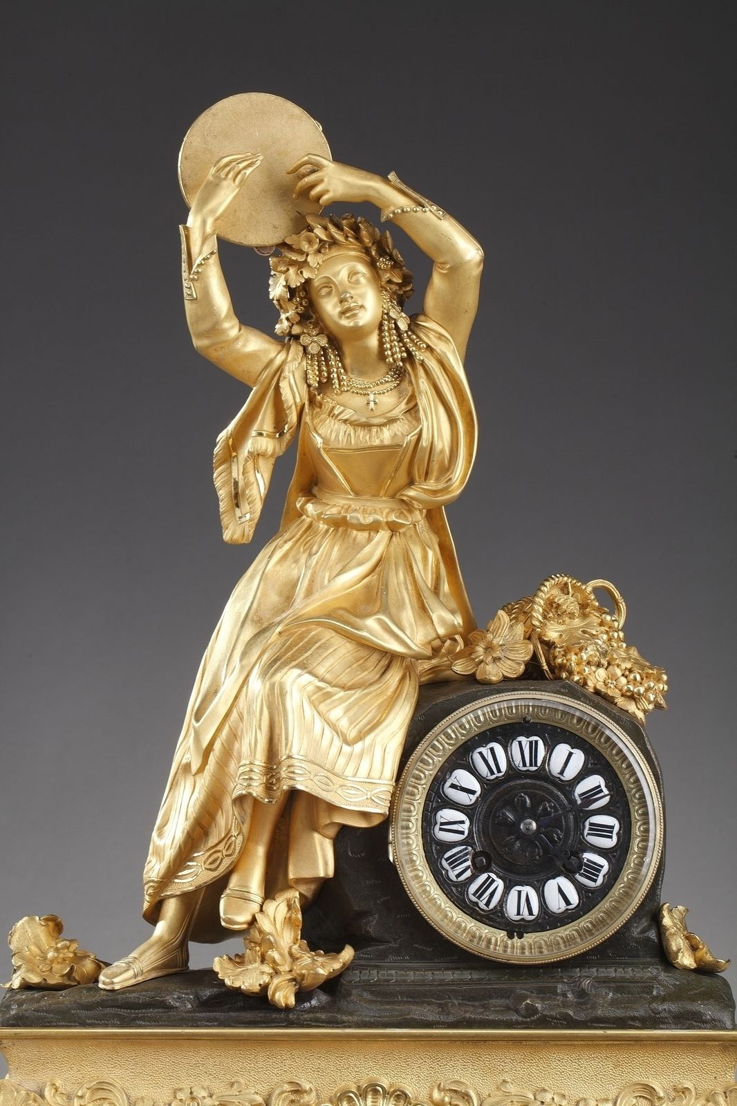 Louis Philippe Ormolu-klok "Esmeralda" of "Danseres met tamboerijn" photo for sale