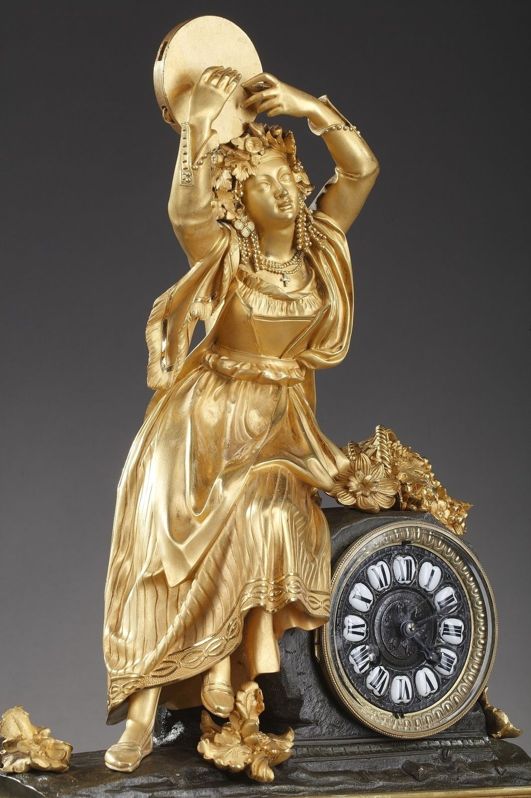 photo for sale Louis Philippe Ormolu-klok "Esmeralda" of "Danseres met tamboerijn"
