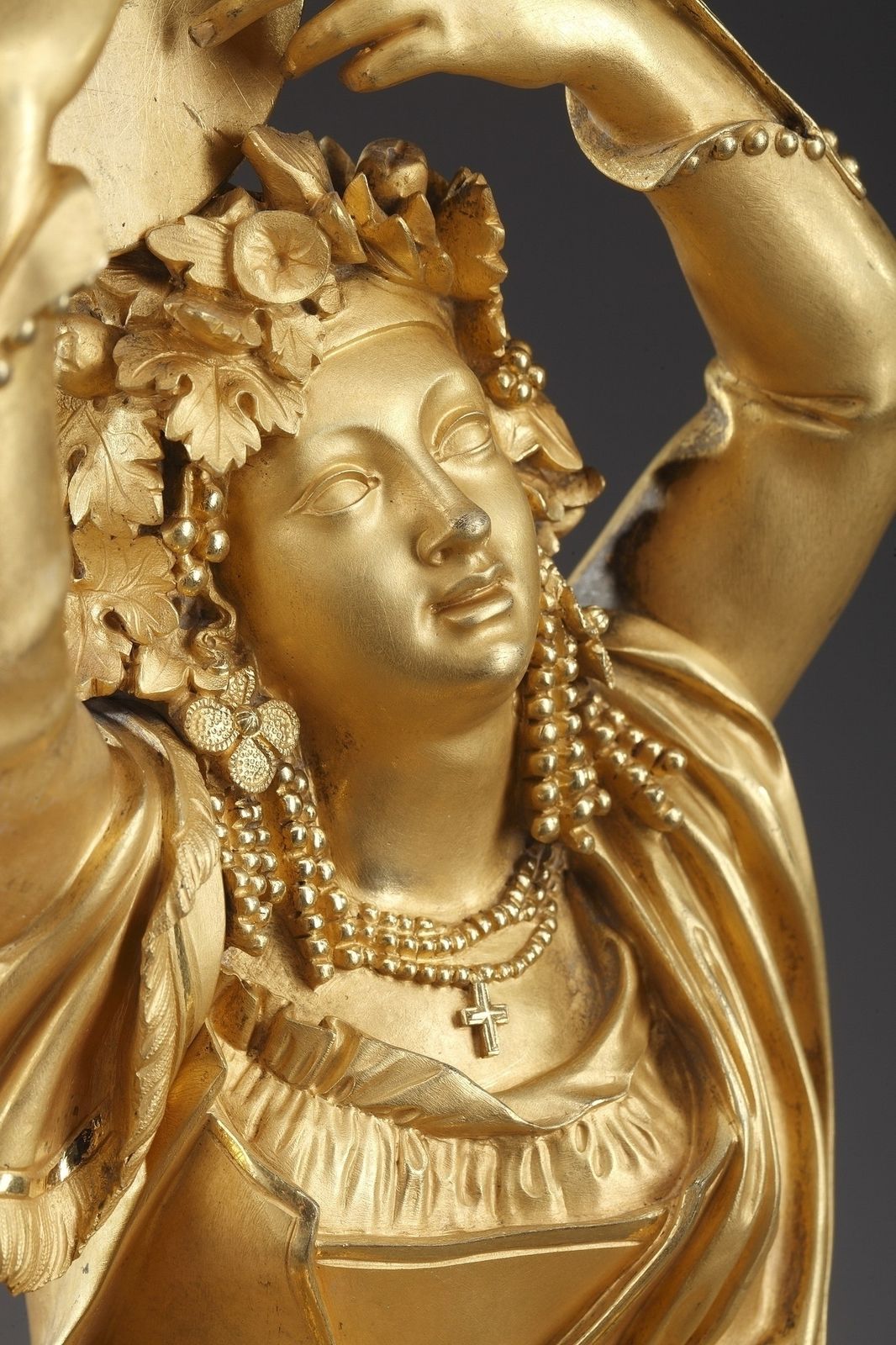 photo vinterior Louis Philippe Ormolu-klok "Esmeralda" of "Danseres met tamboerijn"