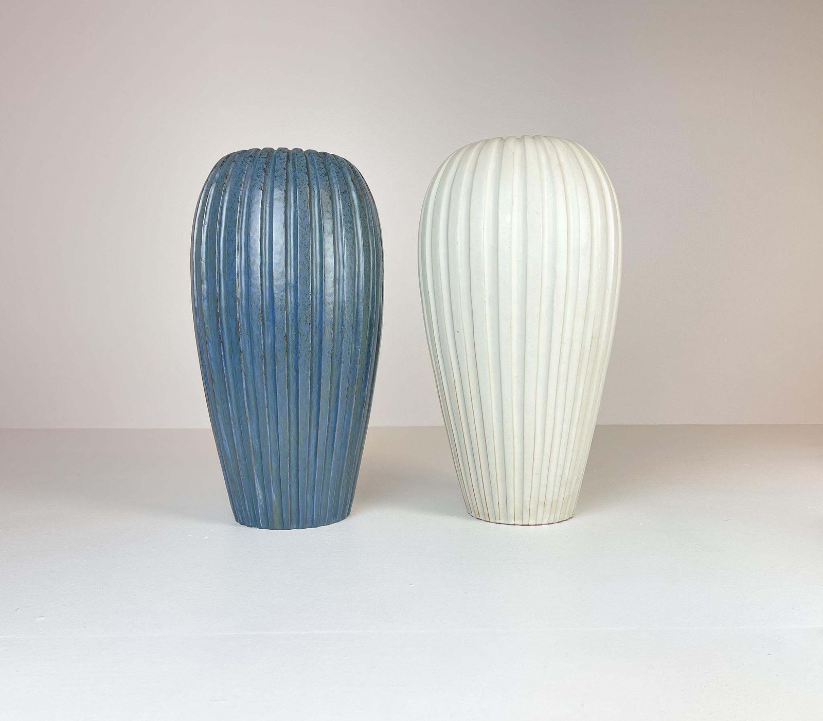 Midcentury Floor Vase By Vicke Lindstrand, 1940s, Sweden photo vintage