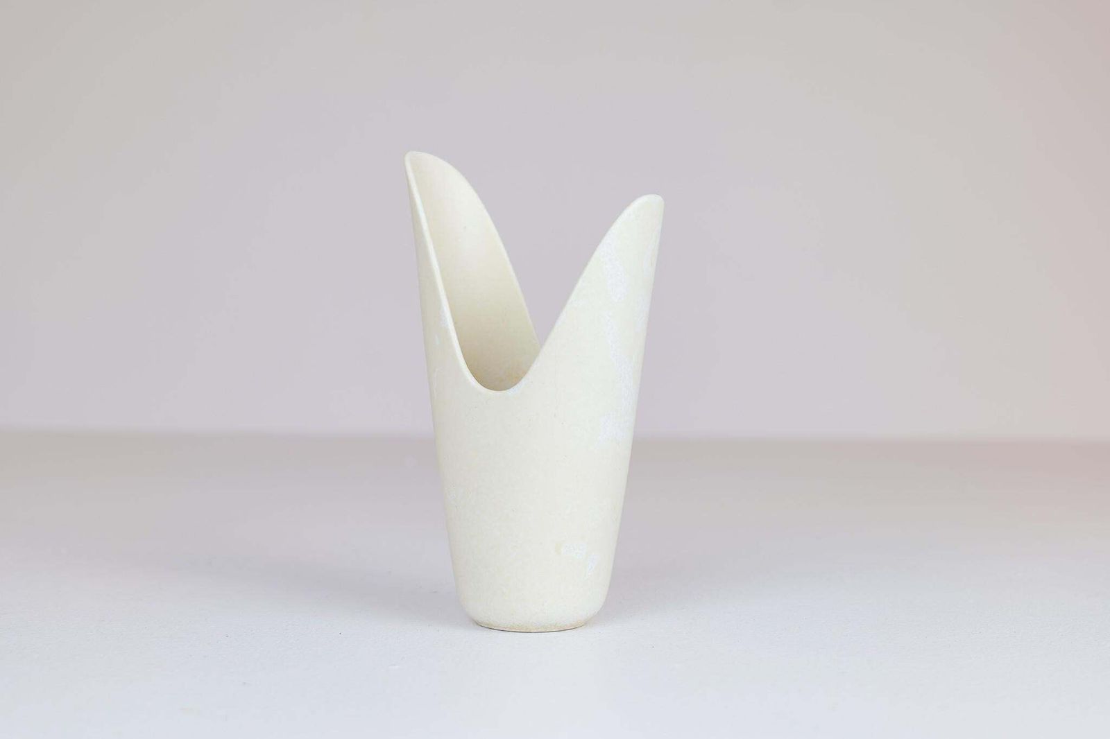 Midcentury Modern White "Pike Mouth" Vase Rörstrand By Gunnar Nylund, Sweden photo Home Decor