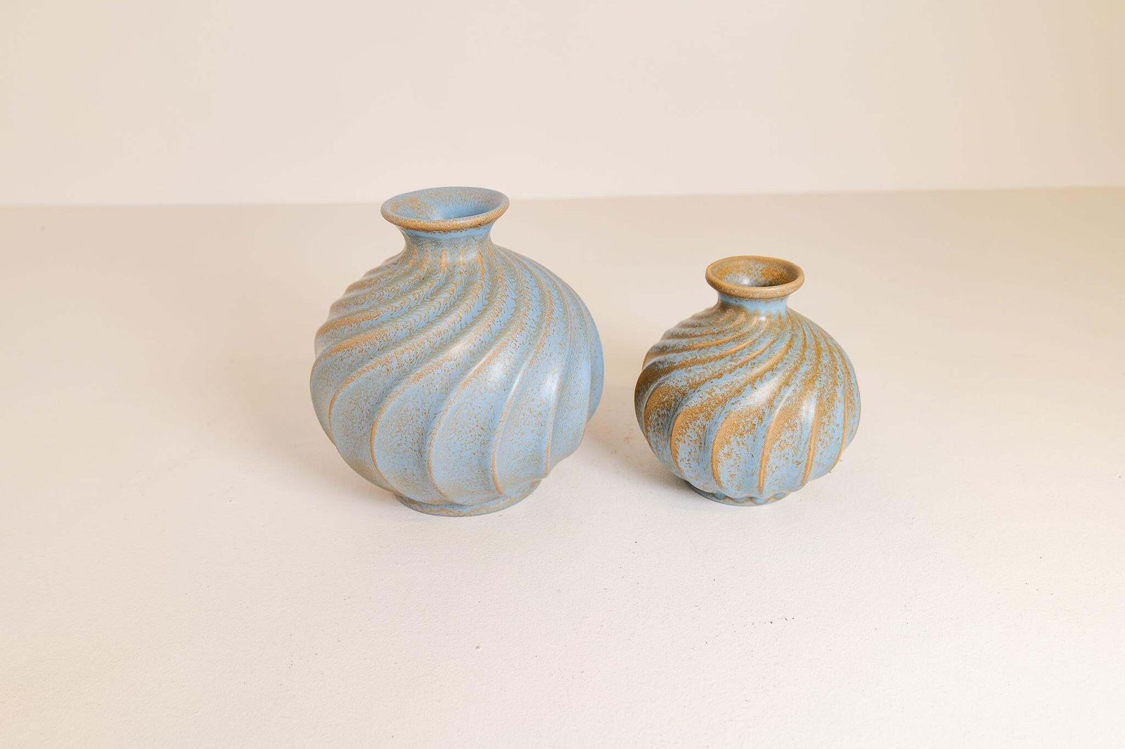 Midcentury Pair Of Ceramic Vases "Turkos", Ewald Dahlskog , Bo Fajans, Sweden photo vintage