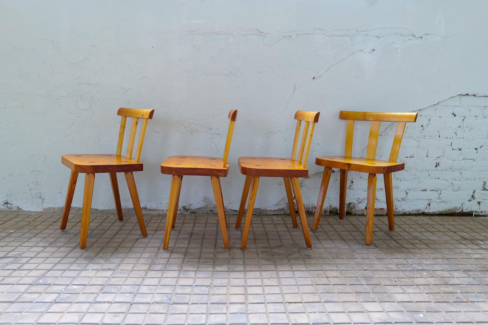 photo furniture Swedish Modern Set Of 4 Dining Chairs In Pine