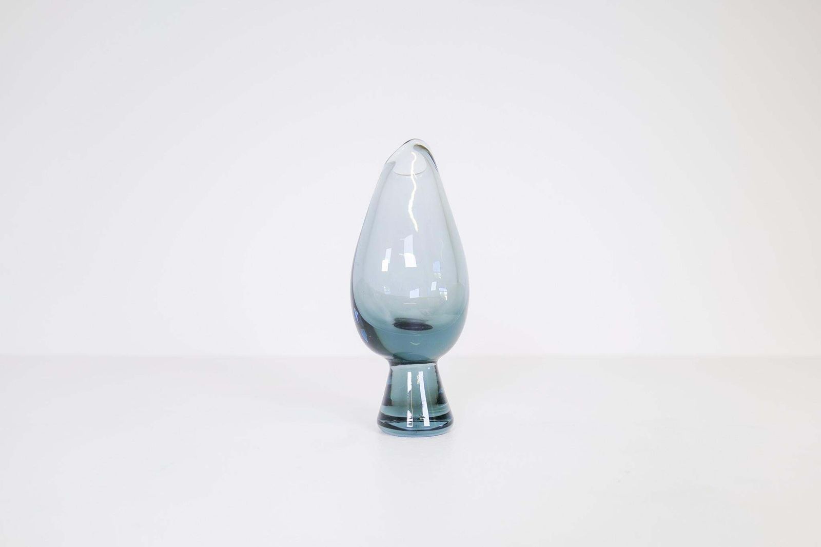 photo for sale Midcentury Set Of 2 Art Glass Vessels By Vicke Lindstrand For Kosta Sweden