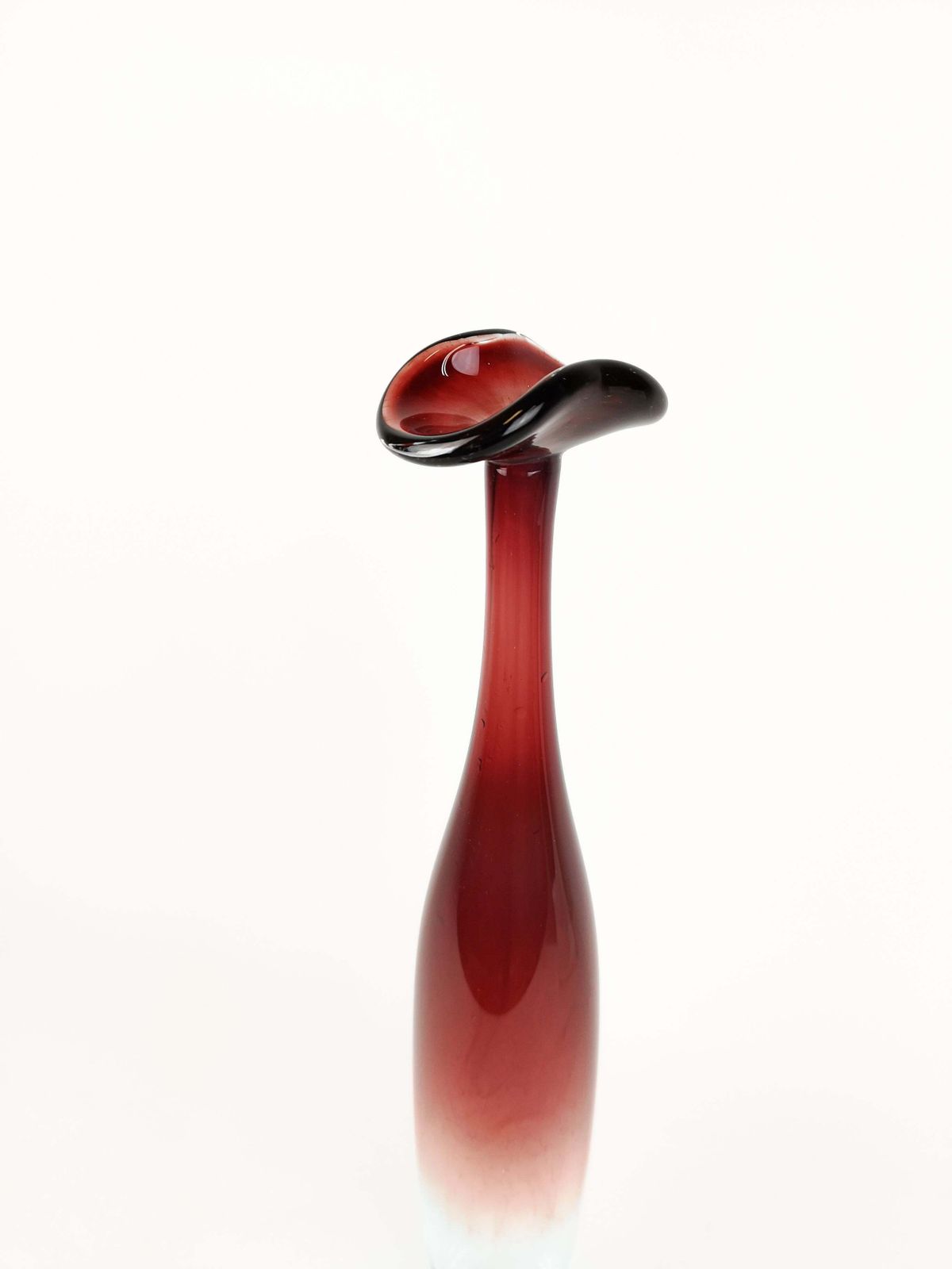 Midcentury Nils Landberg Orrefors Tall Expo Vase, Circa 1950s photo vinterior
