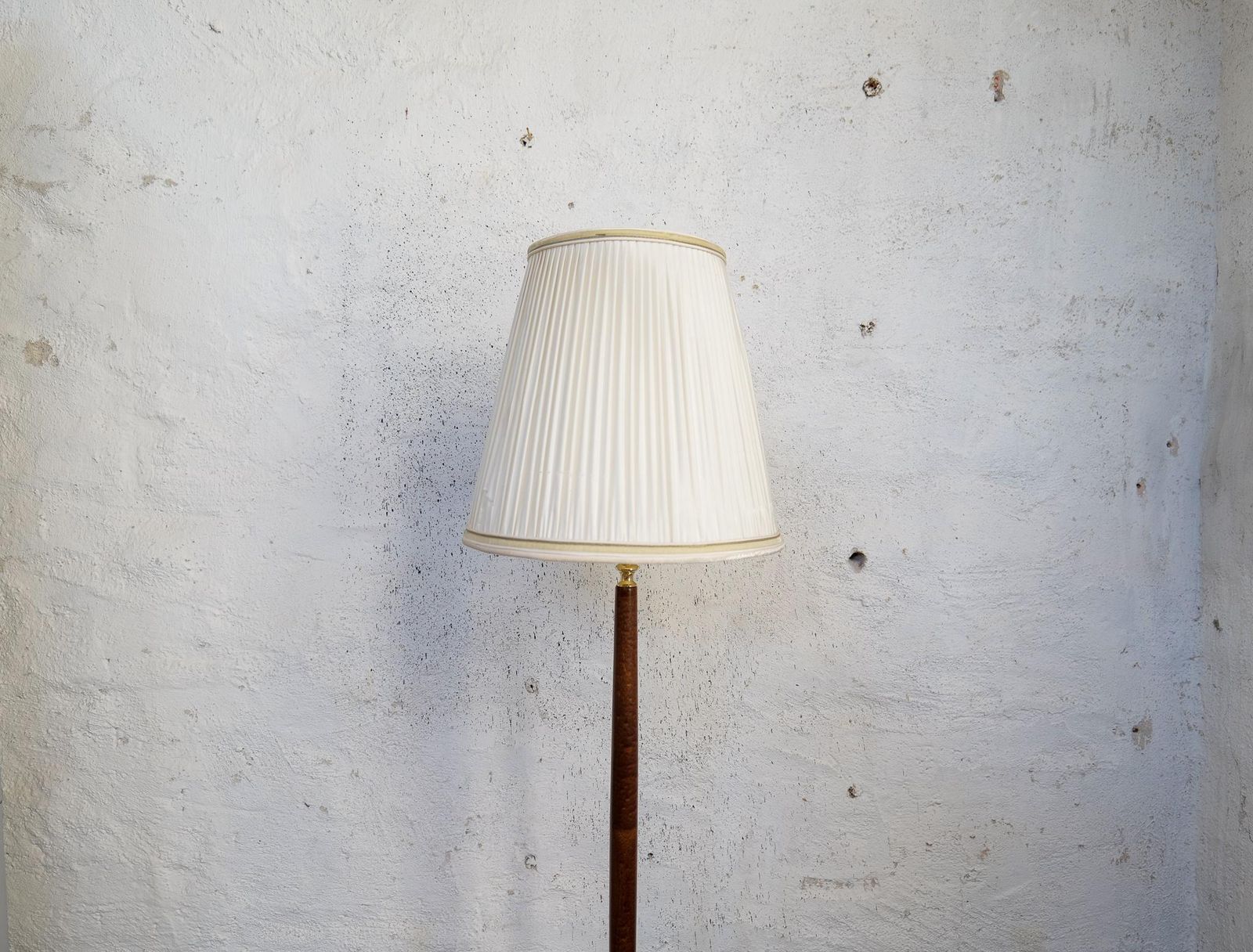 Mid Century Floor Lamp Brass And Polished Wood Böhlmarks, Sweden, 1940s photo Lighting