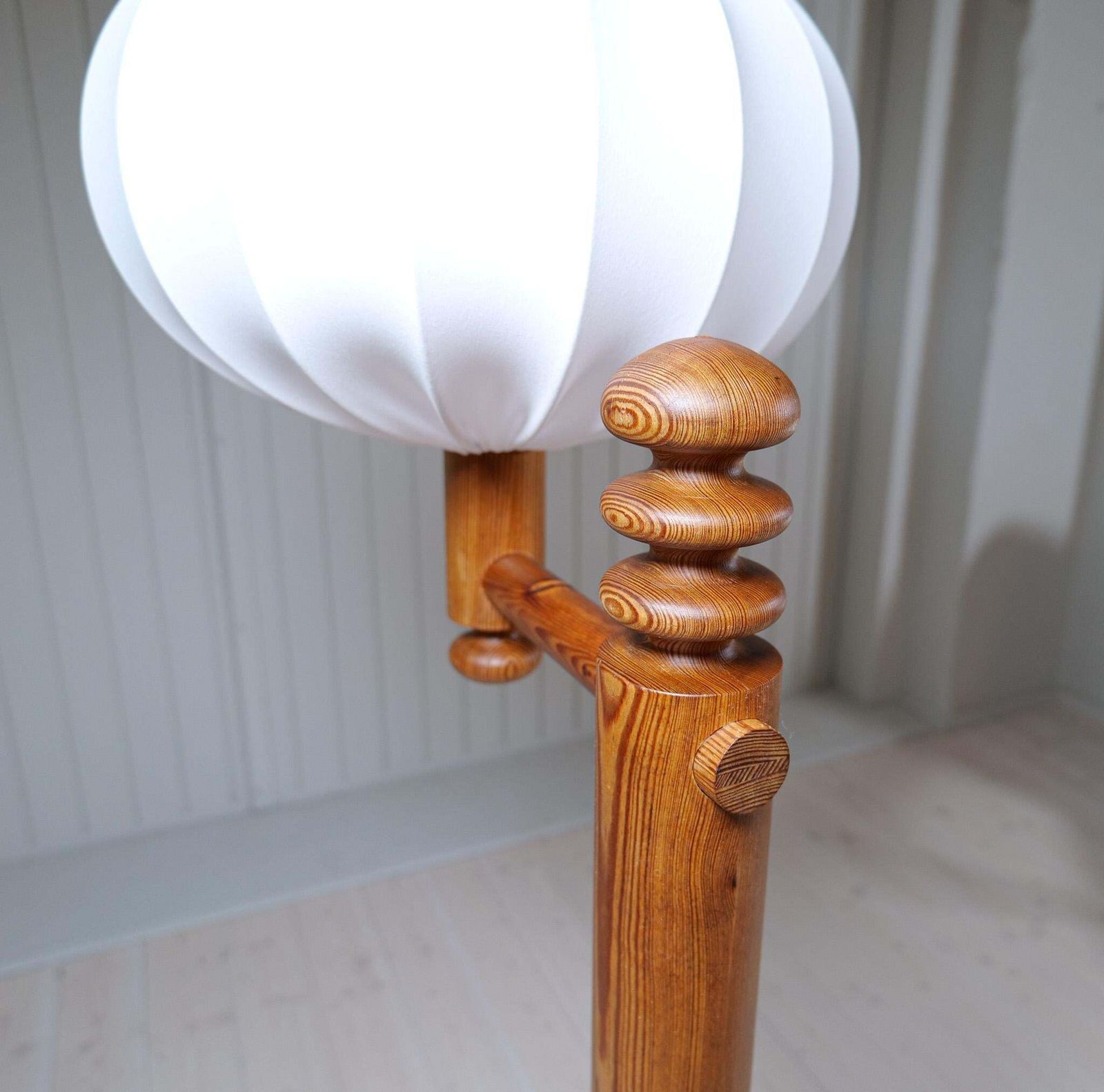 3292.0 Scandinavian Modern Sculptural Floor Lamp In Pine Uno Kristiansson, Sweden 1970s photo
