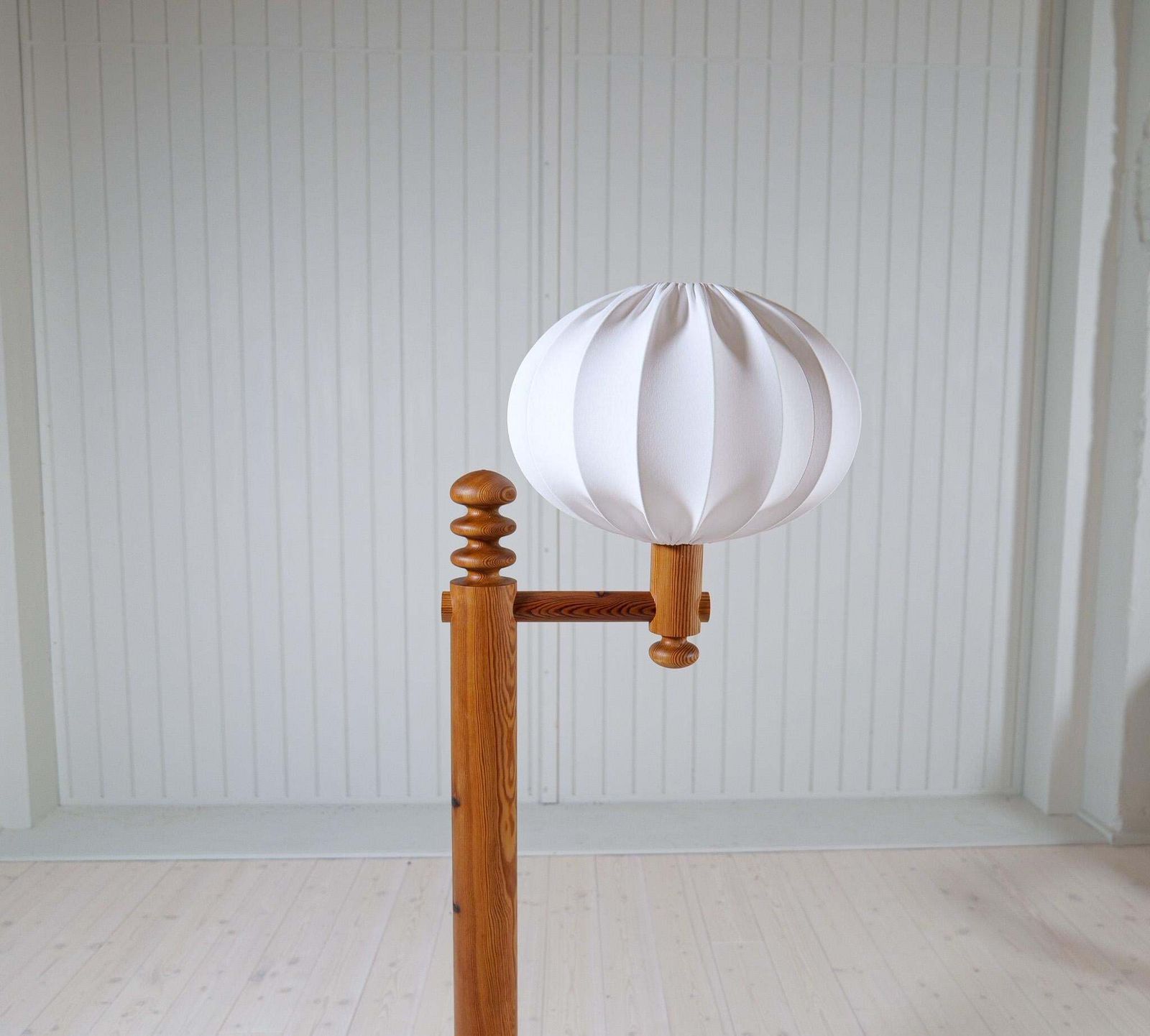 photo vinterior Scandinavian Modern Sculptural Floor Lamp In Pine Uno Kristiansson, Sweden 1970s