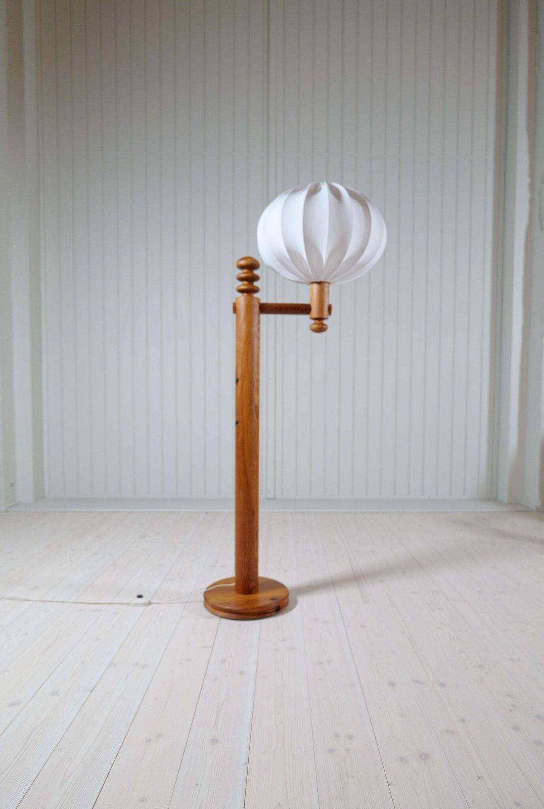 photo buy Scandinavian Modern Sculptural Floor Lamp In Pine Uno Kristiansson, Sweden 1970s