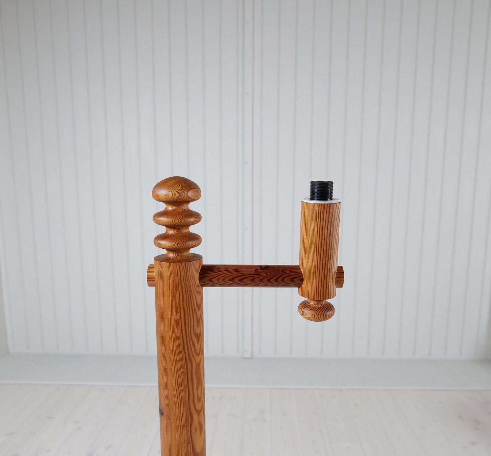 photo vintage Scandinavian Modern Sculptural Floor Lamp In Pine Uno Kristiansson, Sweden 1970s
