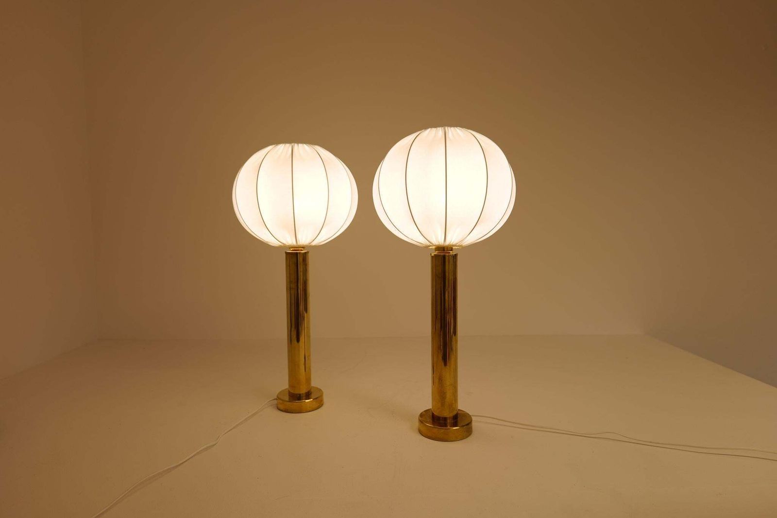 photo vintage Midcentury Pair Of Brass Table Lamps By Kosta Elarmatur, Sweden, 1960s