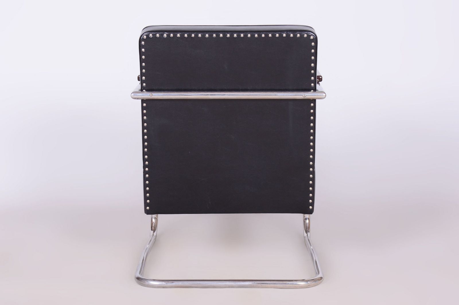 photo vinterior Pair Of Restored Bauhaus Armchairs, By Mücke Melder, Leather, Czech, 1930s