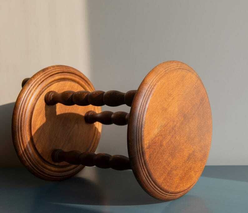 Tabouret rond à pieds tournés, table d'appoint d'époque à pieds bobine, porte-plante en chêne rustique, petite table d'appoint, décoration campagne photo vinterior
