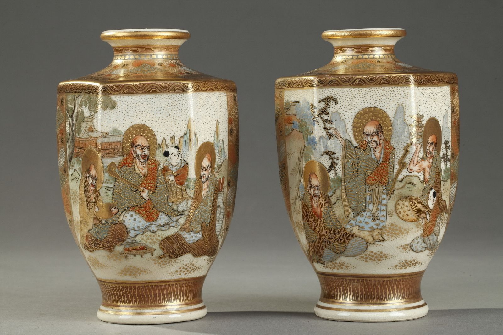 Paire de petits vases Satsuma japonais en porcelaine, XXe siècle photo for sale
