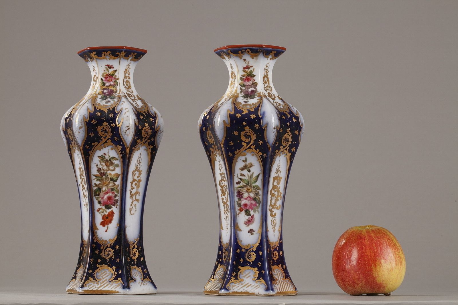 Paire de vases en porcelaine Napoléon III