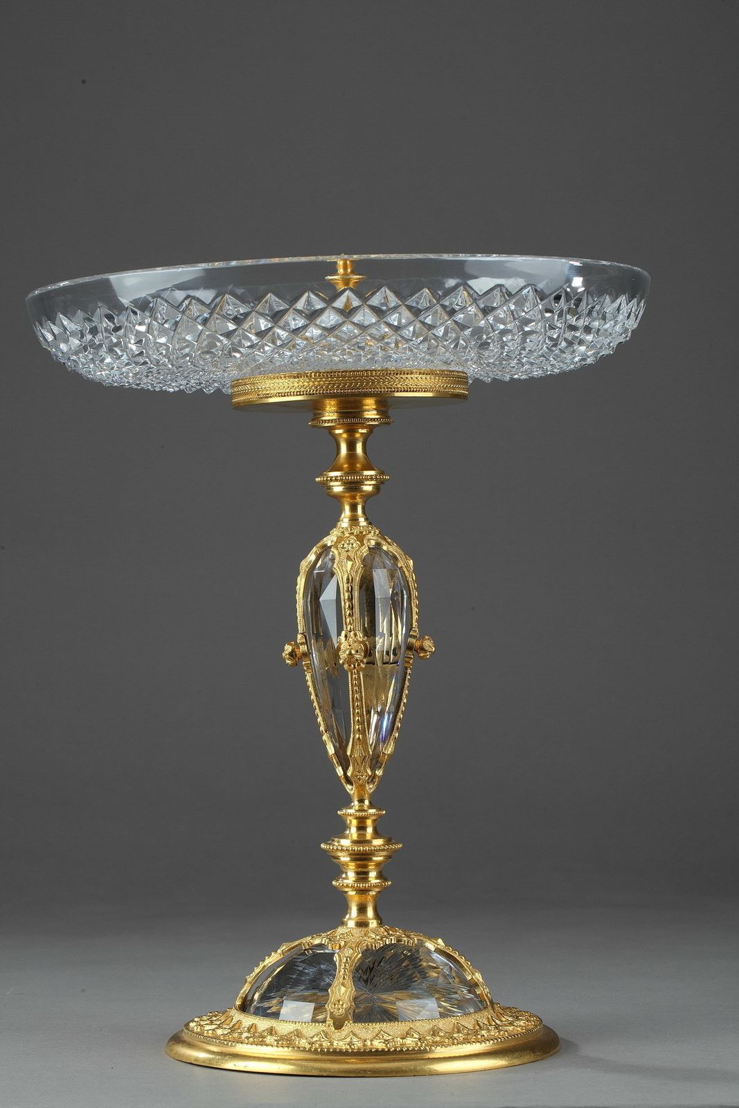 Grande coupe en cristal taillé monté en ormolu, de style Renaissance photo furniture