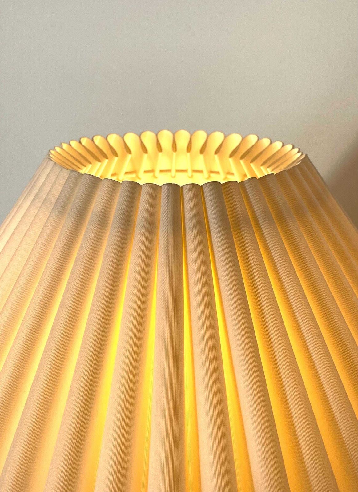 Vintage Mid Century Danish Helge østergaard Artistic Black/White Sculptural Ceramic Studio Table Lamp In Modernist Design With Pleated Shade photo Lighting