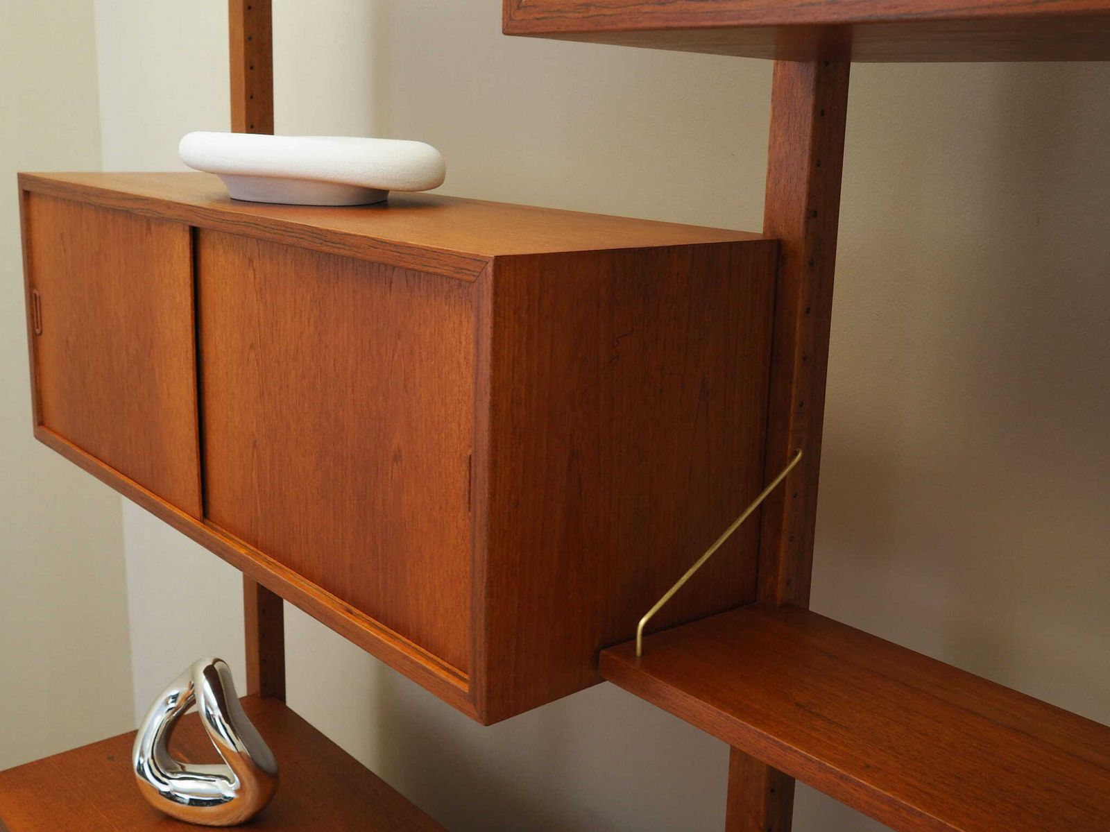 photo vinterior Teak Wall Unit, Norwegian Design, 1960s, Designer: Kjell Riise, Production: Brødrene Jåtog