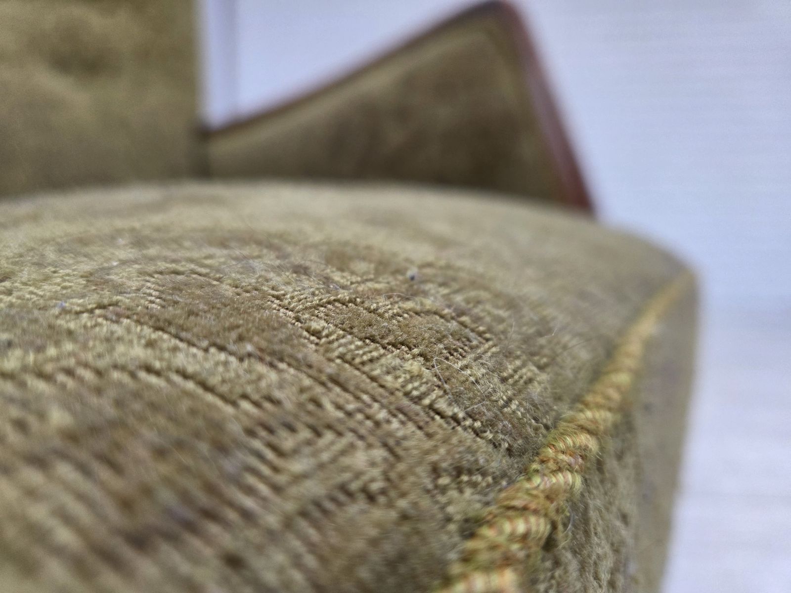 Meubels Ca. Jaren 1960, Deense Fauteuil, Groen Meubelvelours, Essenhout. photo