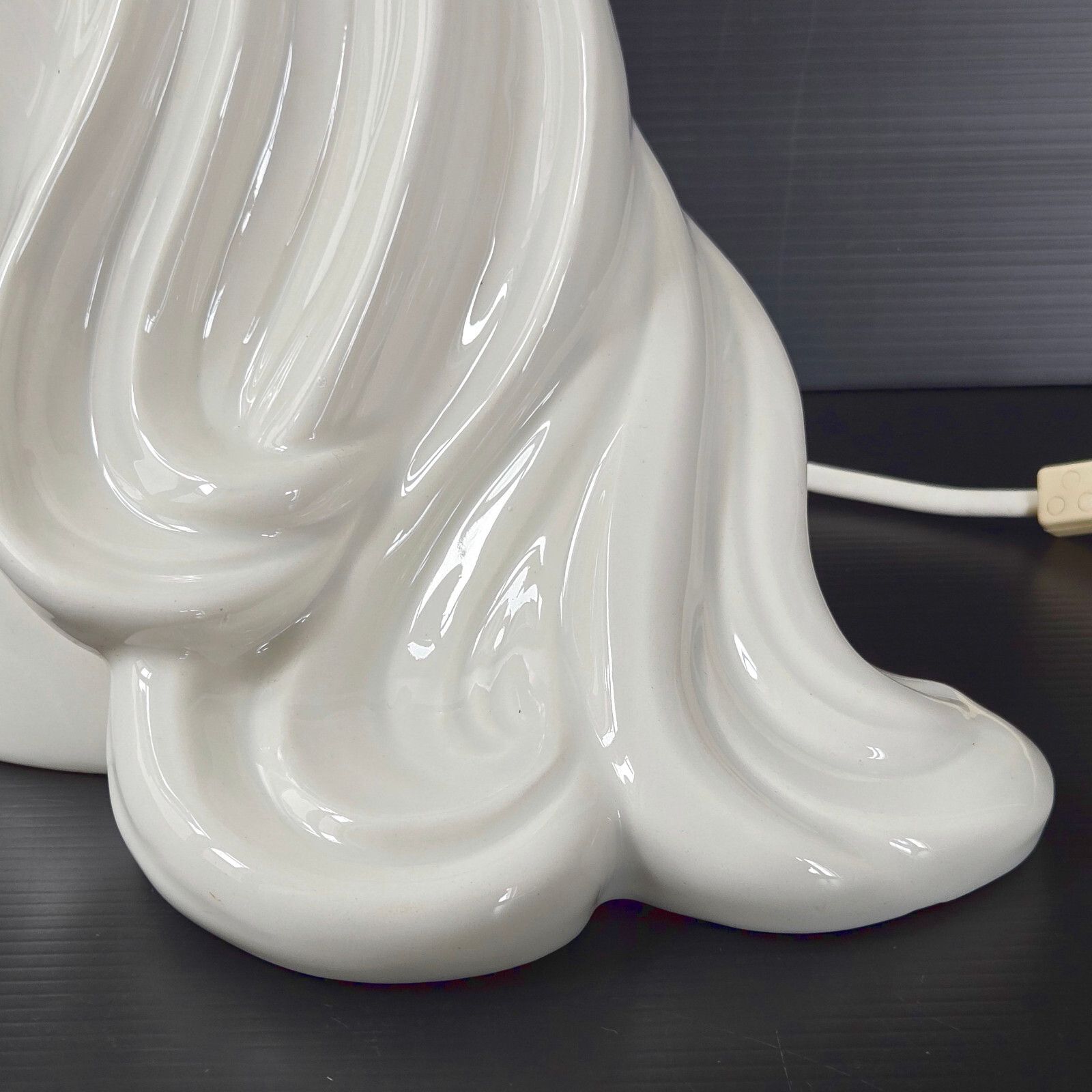 Vintage 1970s White Ceramic Horse & Mane Table Lamp 70s Retro photo furniture