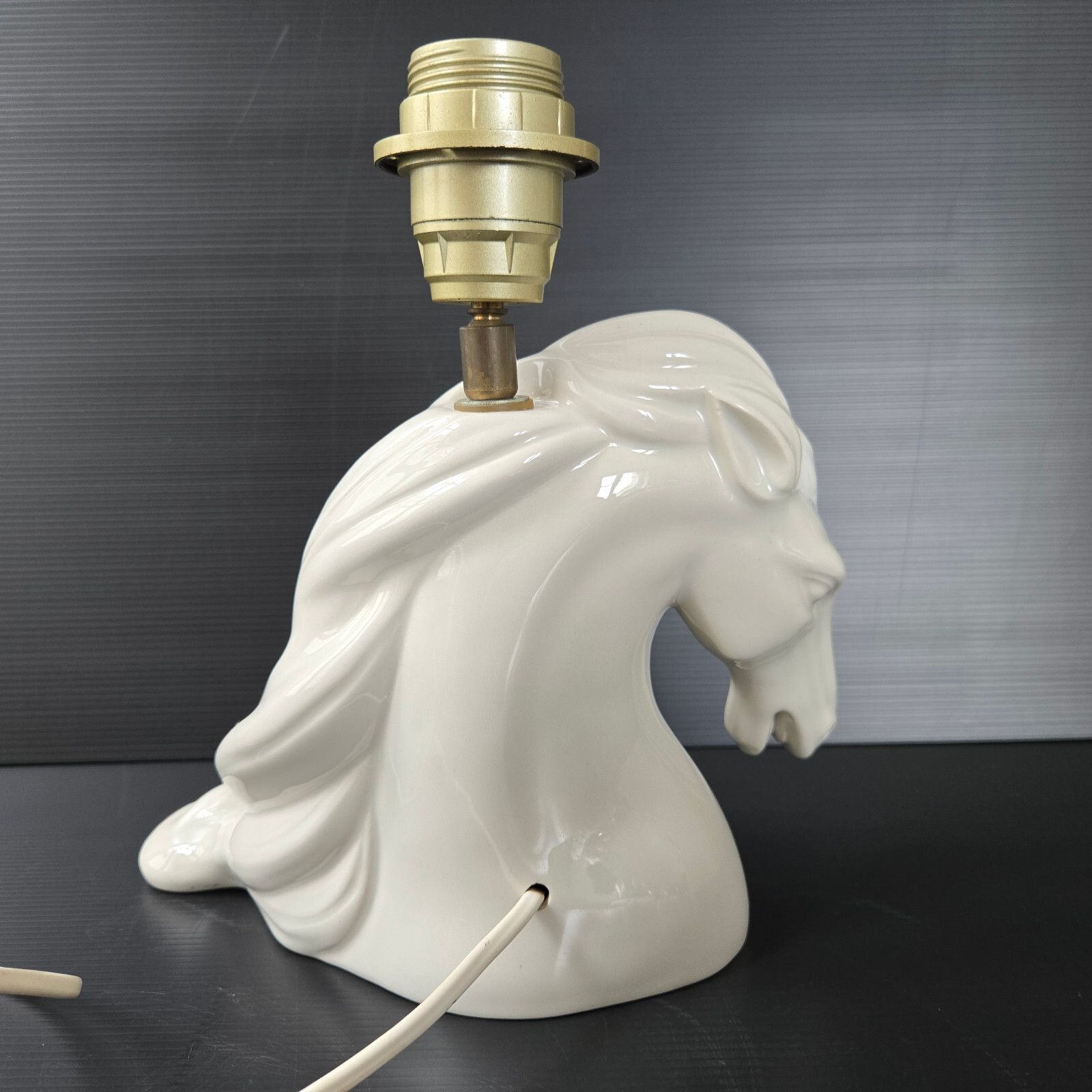 photo furniture Vintage 1970s White Ceramic Horse & Mane Table Lamp 70s Retro