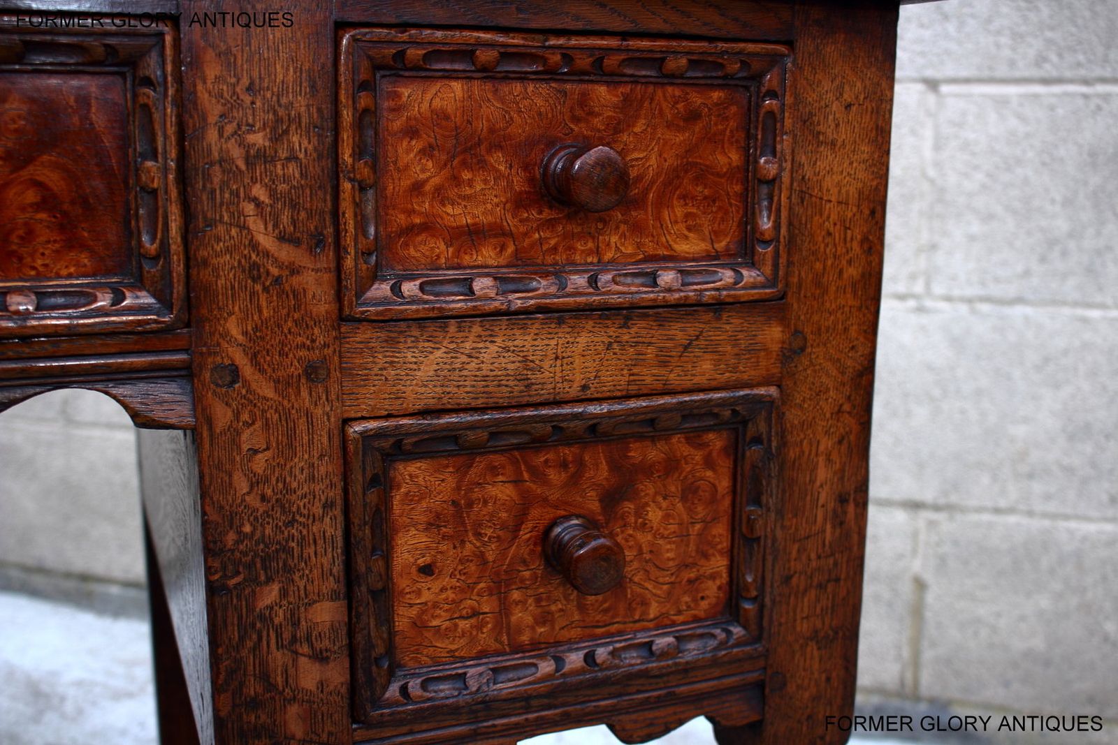 photo vinterior A 1920's Titchmarsh And Goodwin Style Carved Stressed Oak Burr Walnut Kneehole Desk / Writing Table