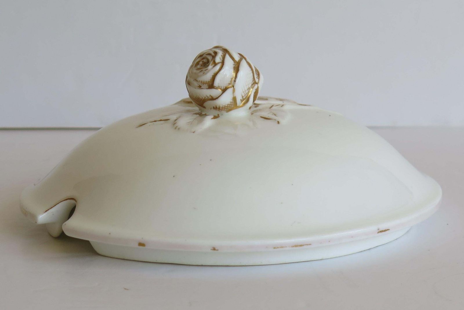 photo vinterior Large 19th Century Porcelain Tureen Gilded Moulded Handles & Rose Knop To Lid