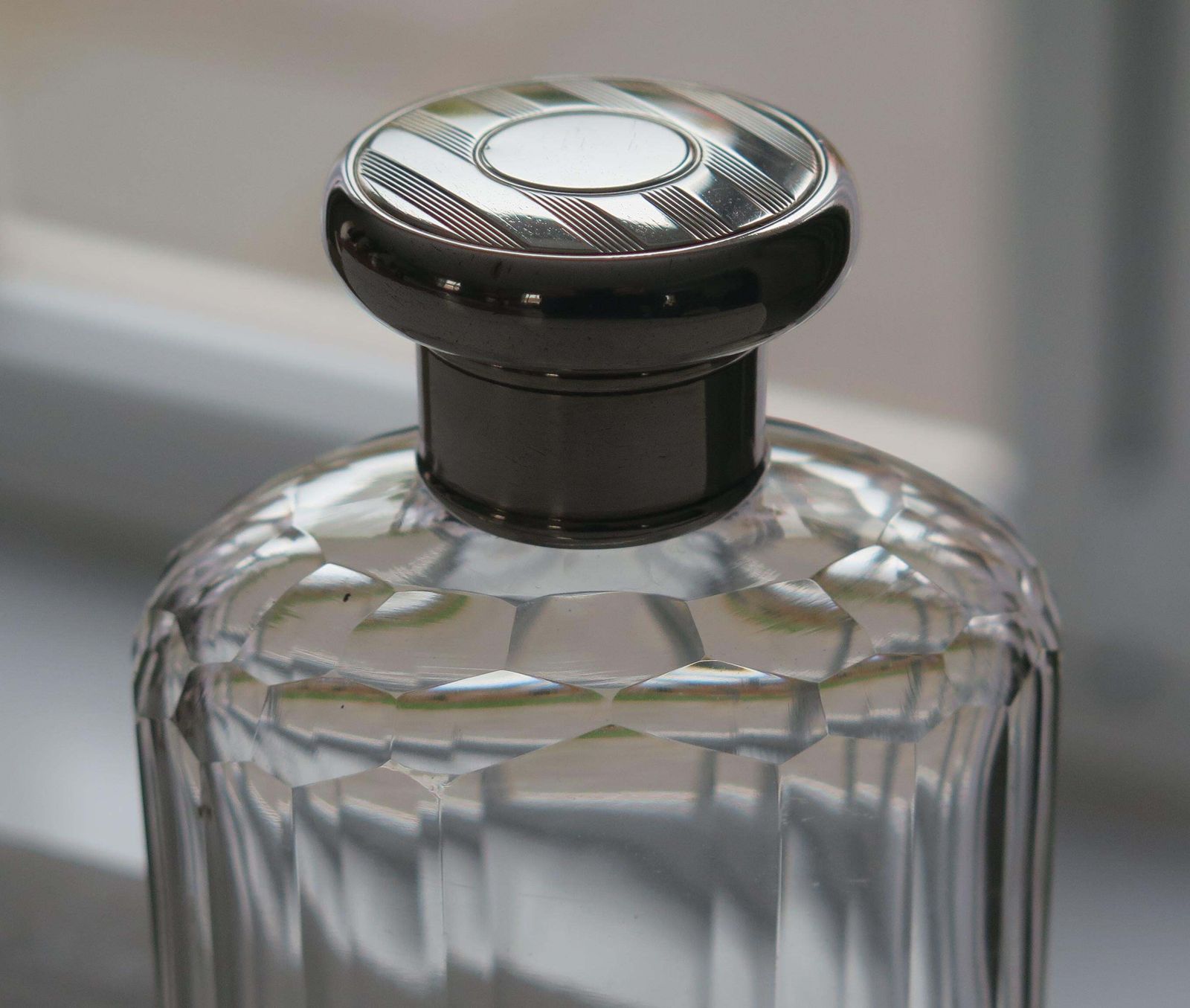 Crystal Glass Cologne Or Perfume Bottle Sterling Silver Top Art Deco London 1919 photo vintage