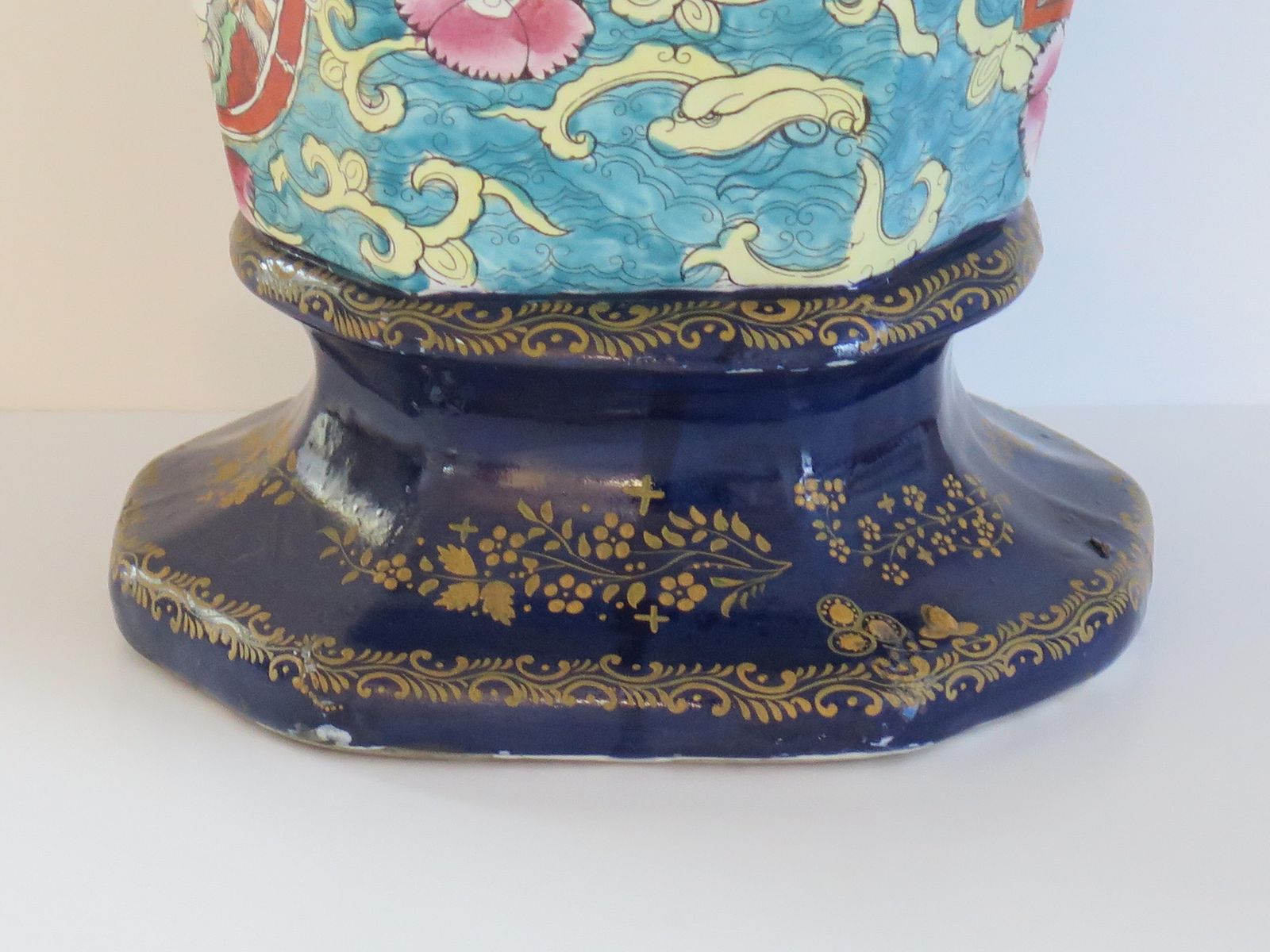 photo vinterior Rare Masons Ironstone Lidded Alcove Very Large Vase With Dragons, Ca 1825