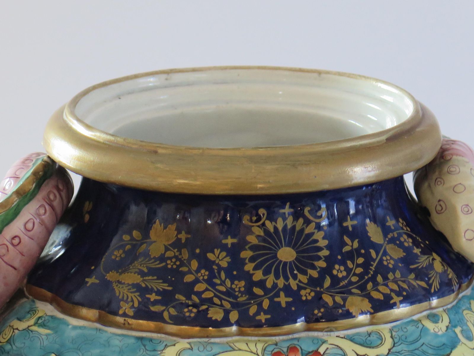 photo vintage Rare Masons Ironstone Lidded Alcove Very Large Vase With Dragons, Ca 1825
