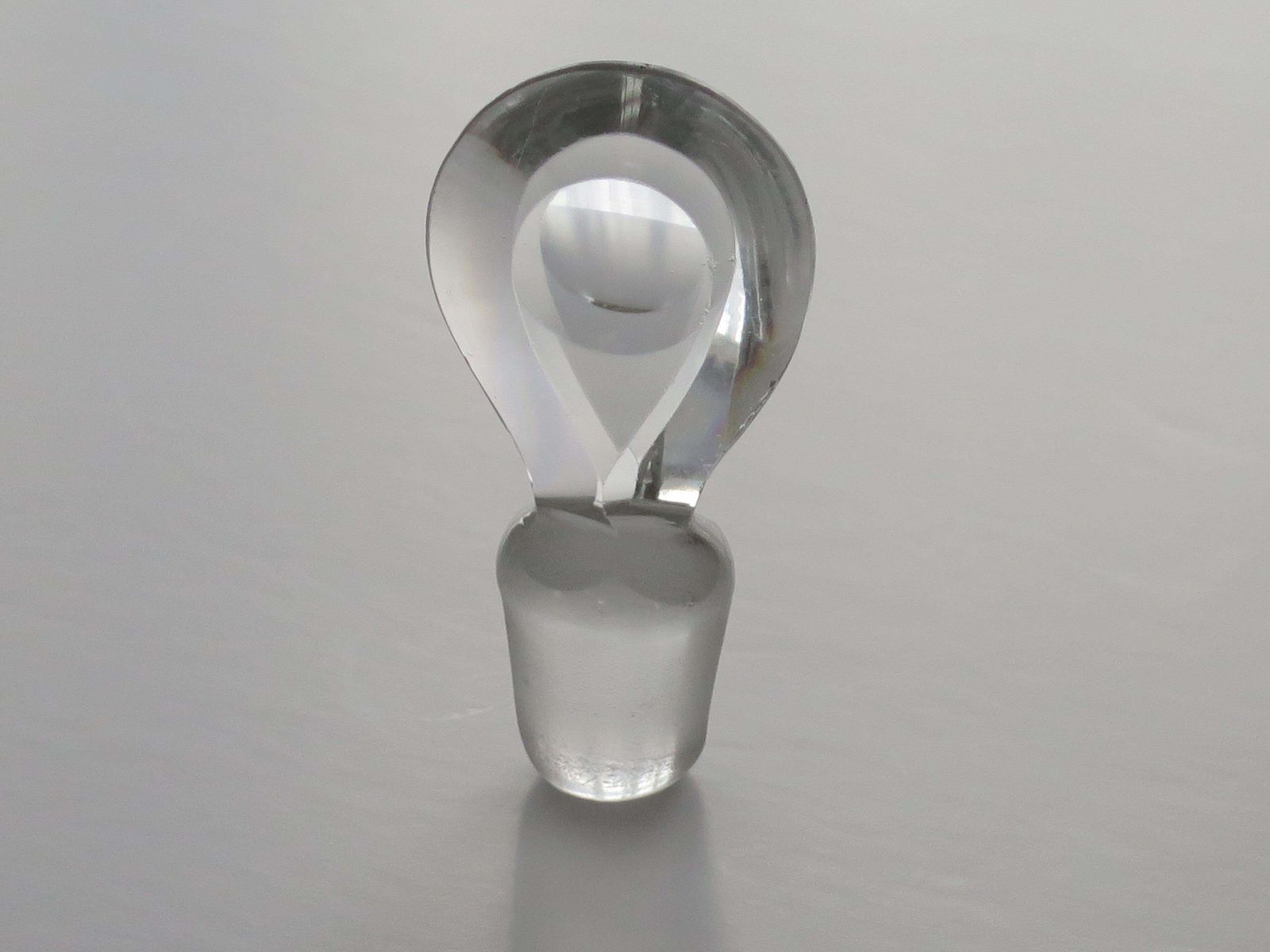 photo furniture Fine Georgian Cut Glass Crystal Decanter Lozenge Stopper, Irish Circa 1800