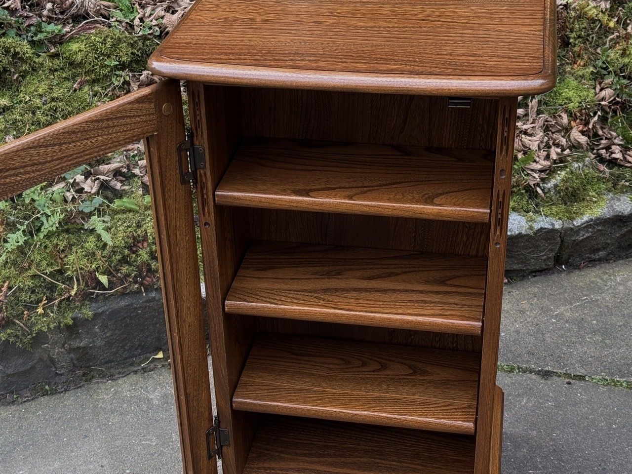 photo vinterior An Ercol Golden Dawn Elm Cd Storage / Display Cabinet / Shelves / Unit