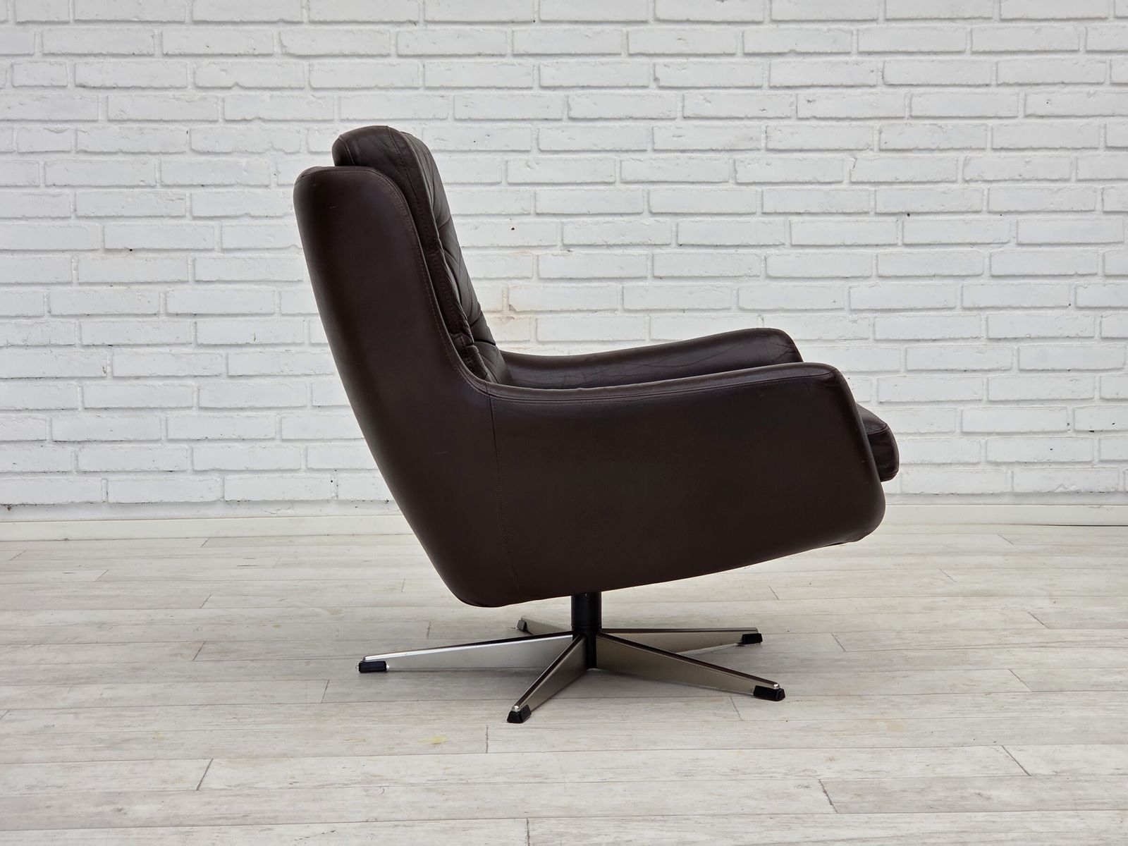 1970s, Set Of Two Swivel Lounge Chairs With Footstool, Leather. photo vintage