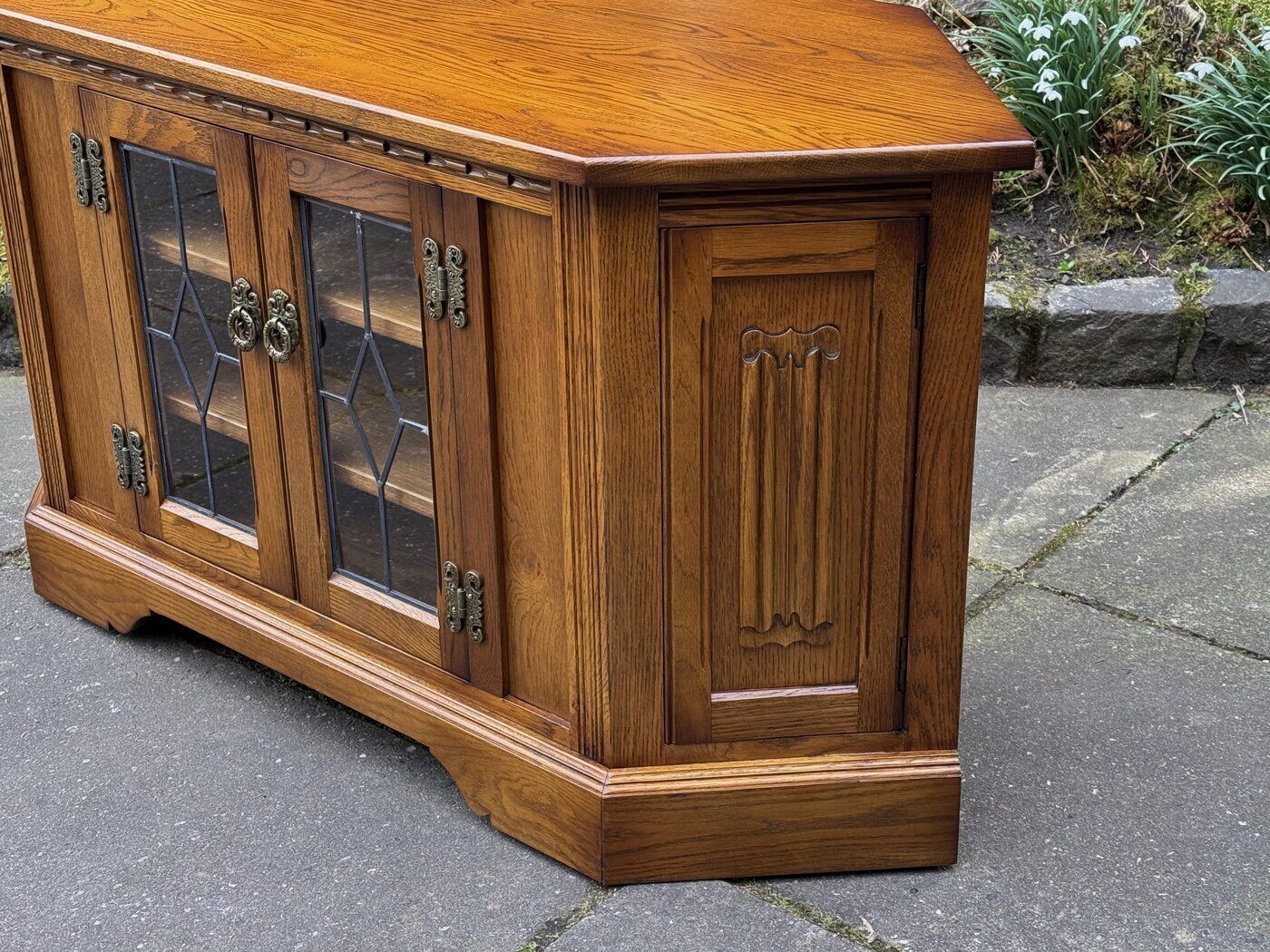 A Wood Brothers Old Charm Carved Light Oak Corner Tv Cabinet / Media Stand / Unit photo vintage