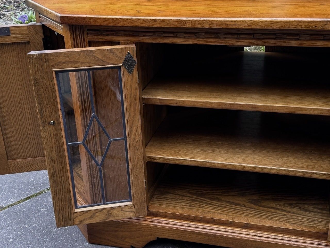 495.0 A Wood Brothers Old Charm Carved Light Oak Corner Tv Cabinet / Media Stand / Unit photo