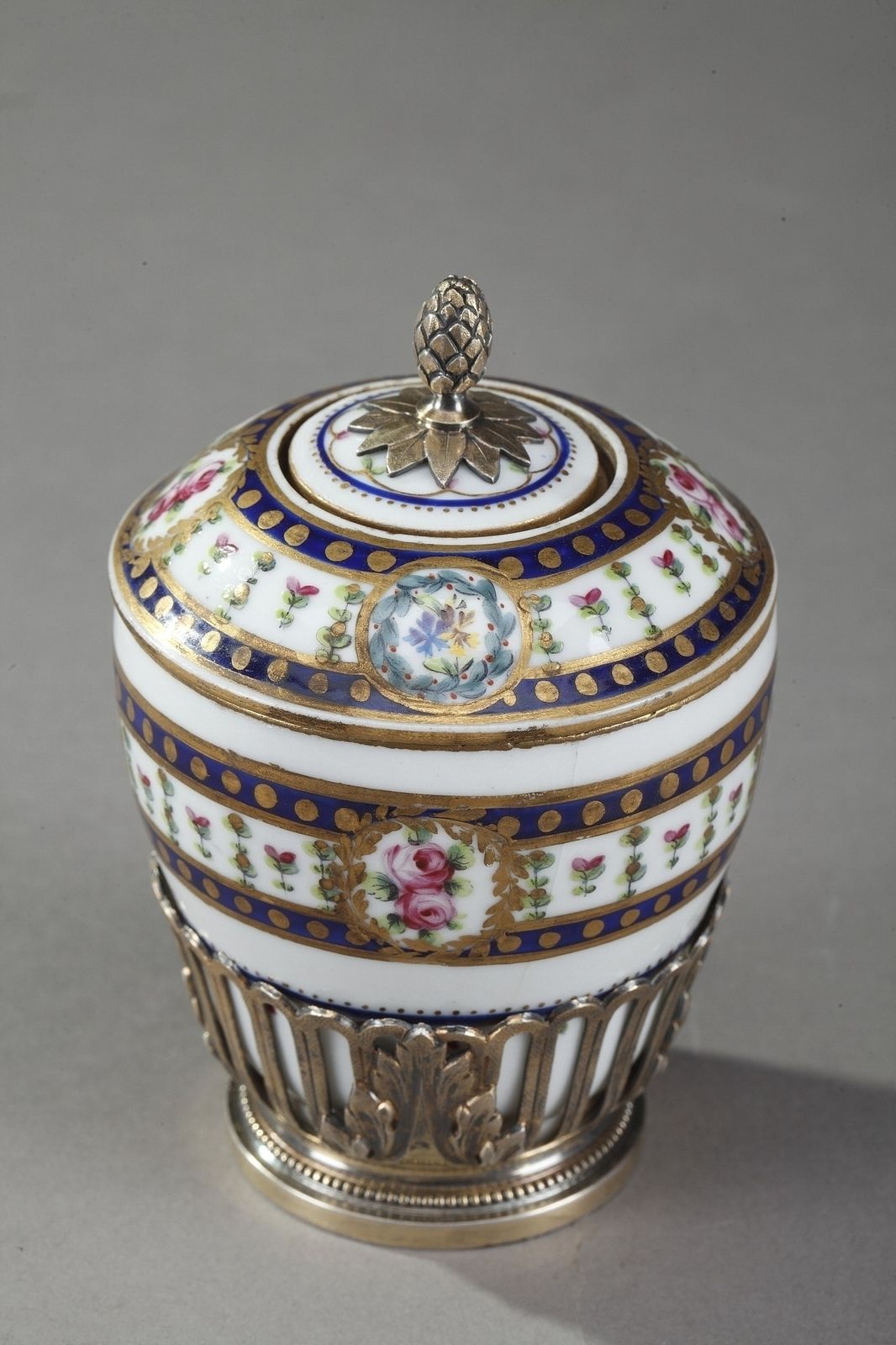 Petit encrier d'époque en porcelaine et vermeil de style Sèvres photo for sale