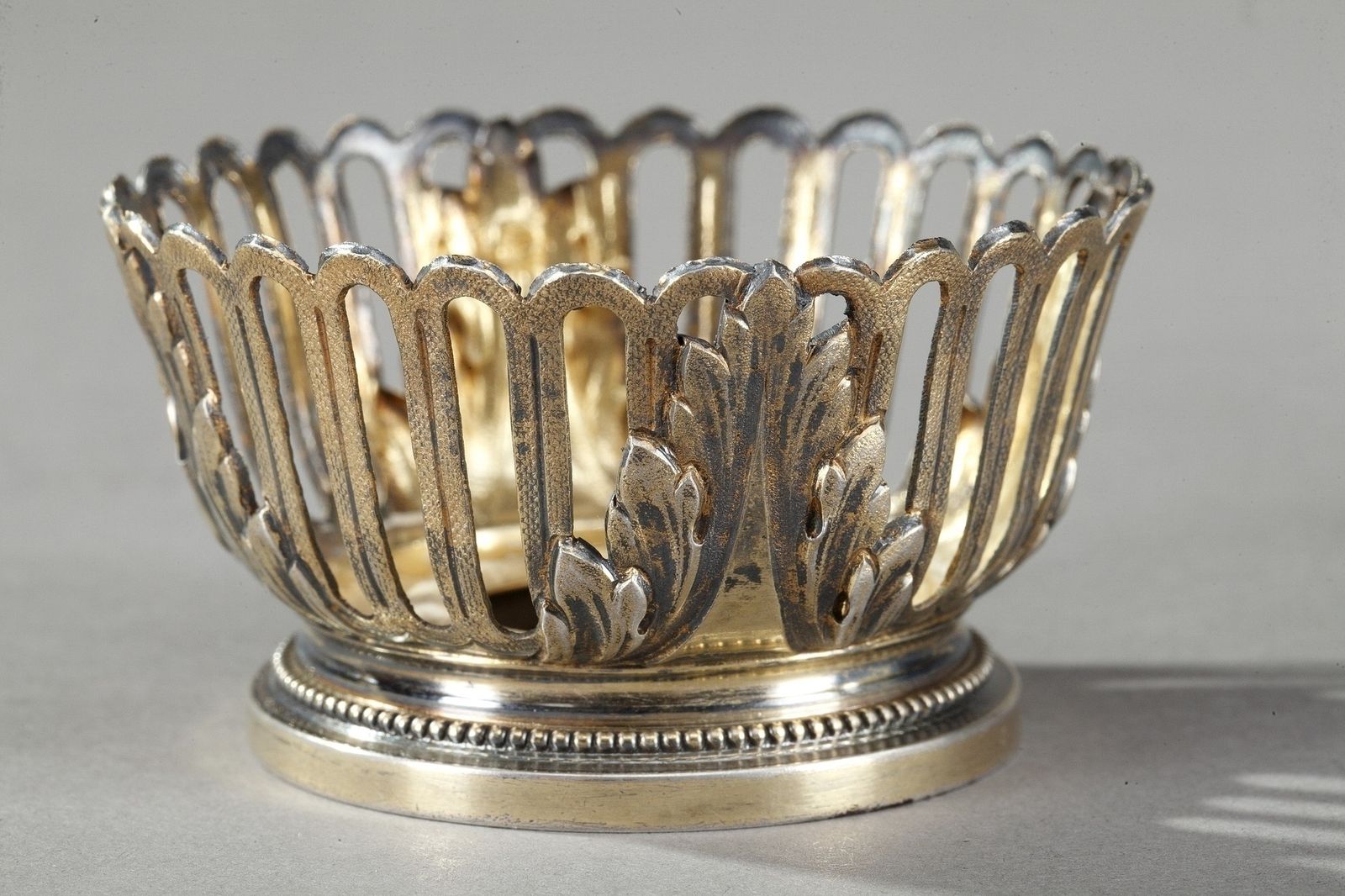 photo furniture Small Antique Inkwell In Porcelain And Silver Gilt In Sevres Style