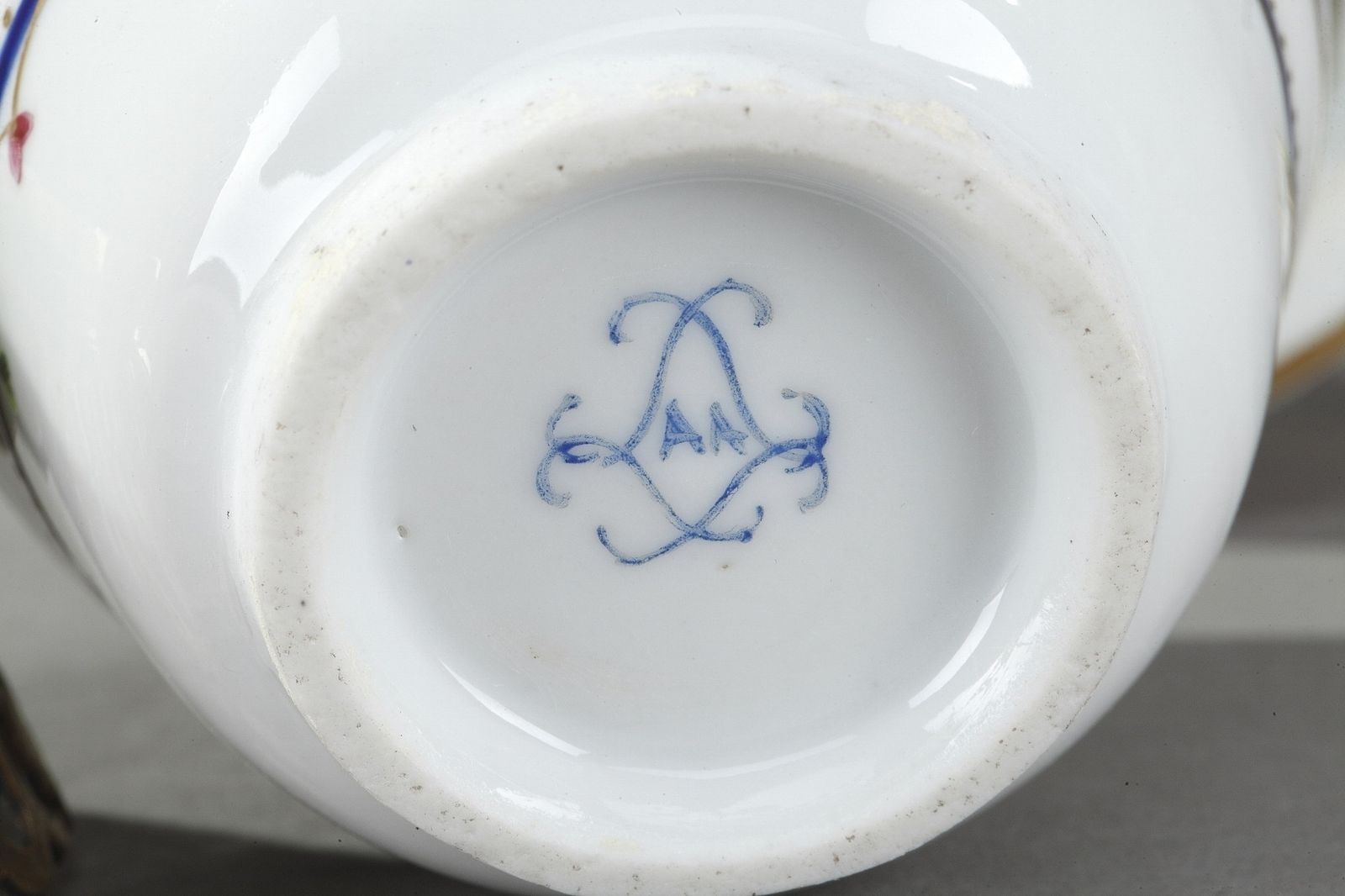 photo for sale Petit encrier d'époque en porcelaine et vermeil de style Sèvres