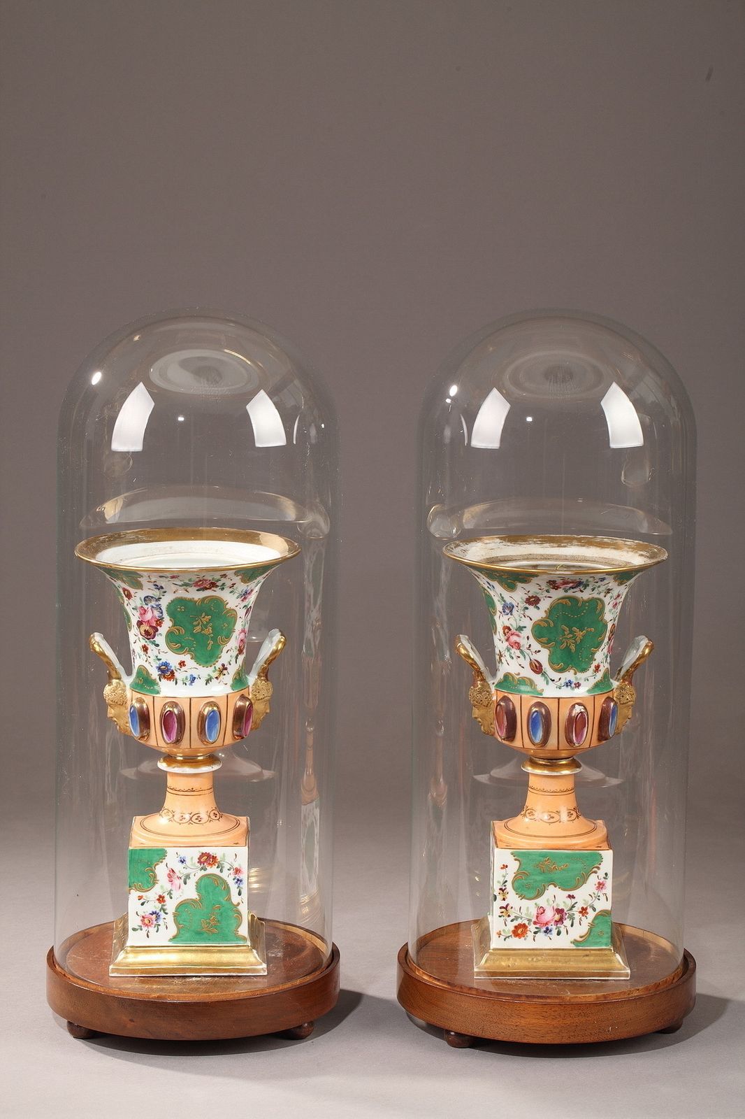 Paire de vases Médicis en porcelaine, période Louis-Philippe photo vinterior