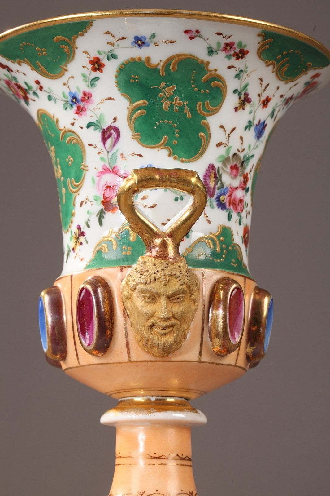 photo for sale Paire de vases Médicis en porcelaine, période Louis-Philippe