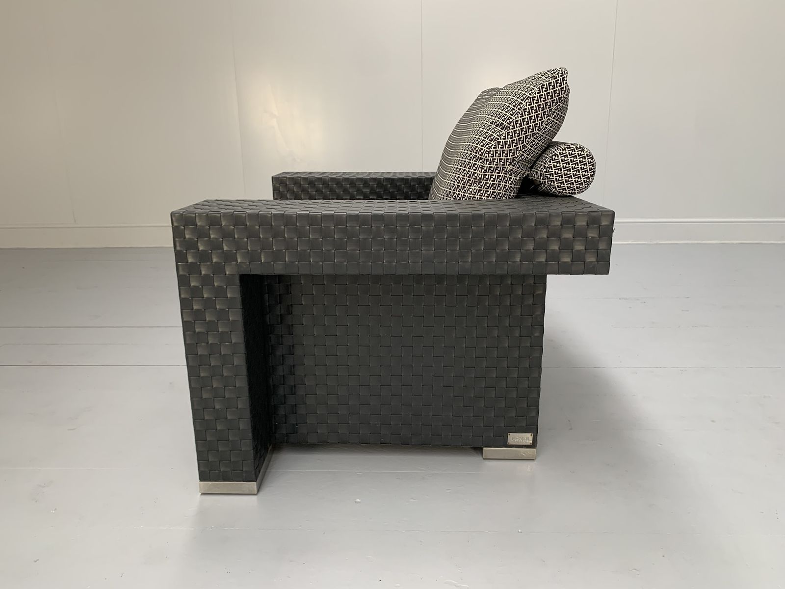 photo vinterior Fendi Casa Outdoor Furniture – Sofa, Armchair, Lounger & Large Table