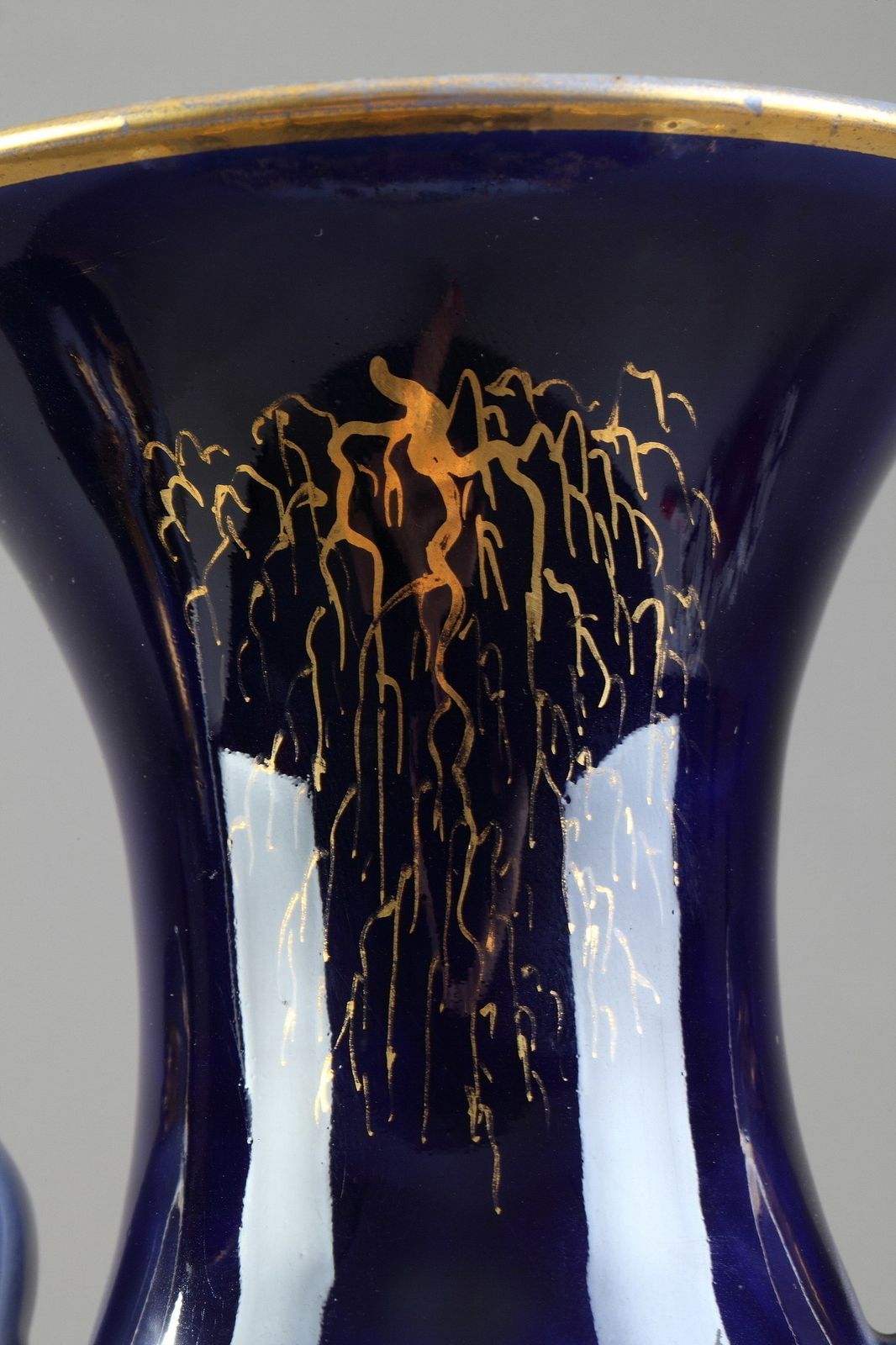 Paire de vases en porcelaine Valentine, milieu du XIXe siècle photo 914.0